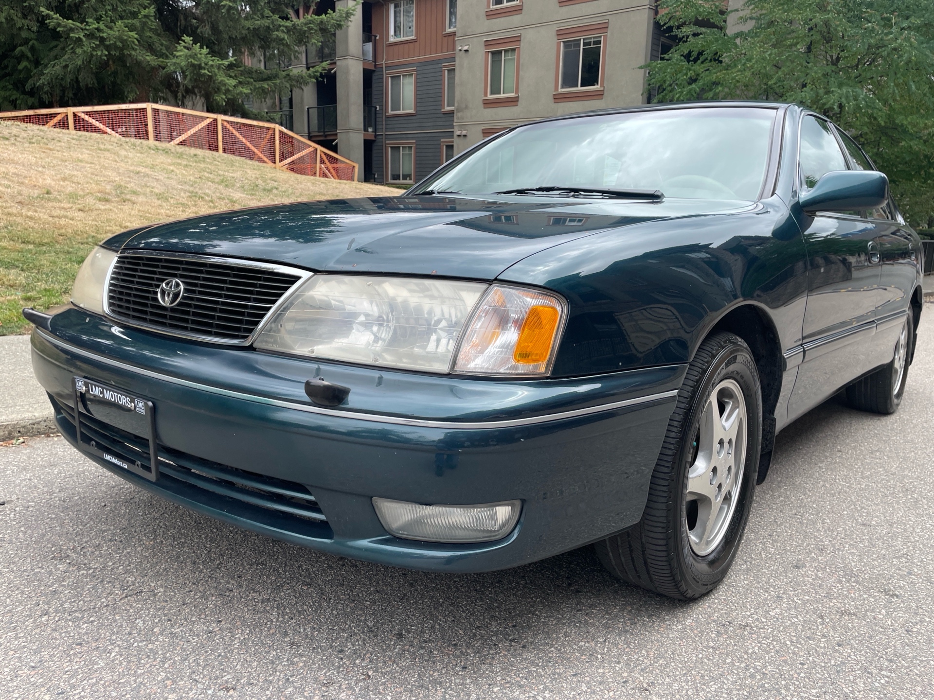 Green 1998 Toyota Avalon Sedan Front-Wheel Drive Automatic