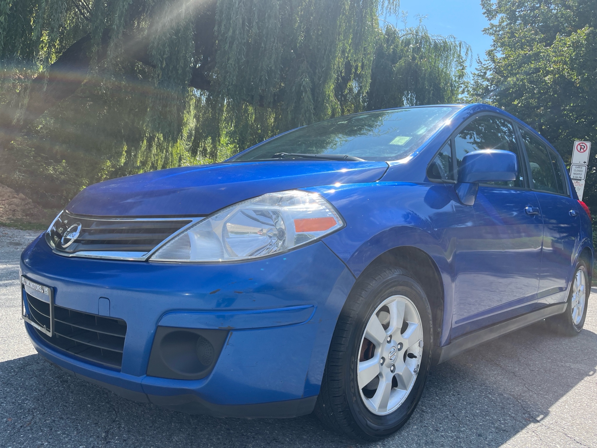  2010 Nissan Versa 1.8 SL Hatchback   