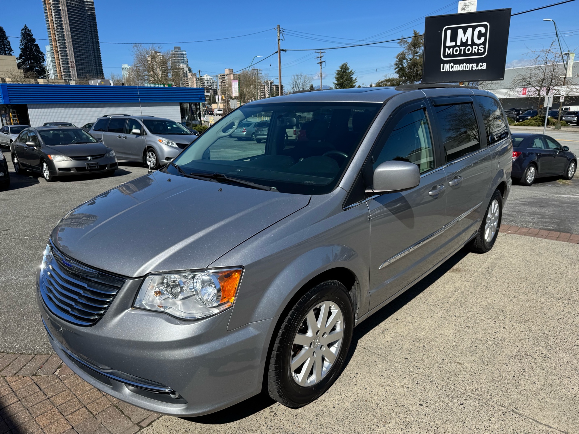 2014 Chrysler Town & Country Touring FWD