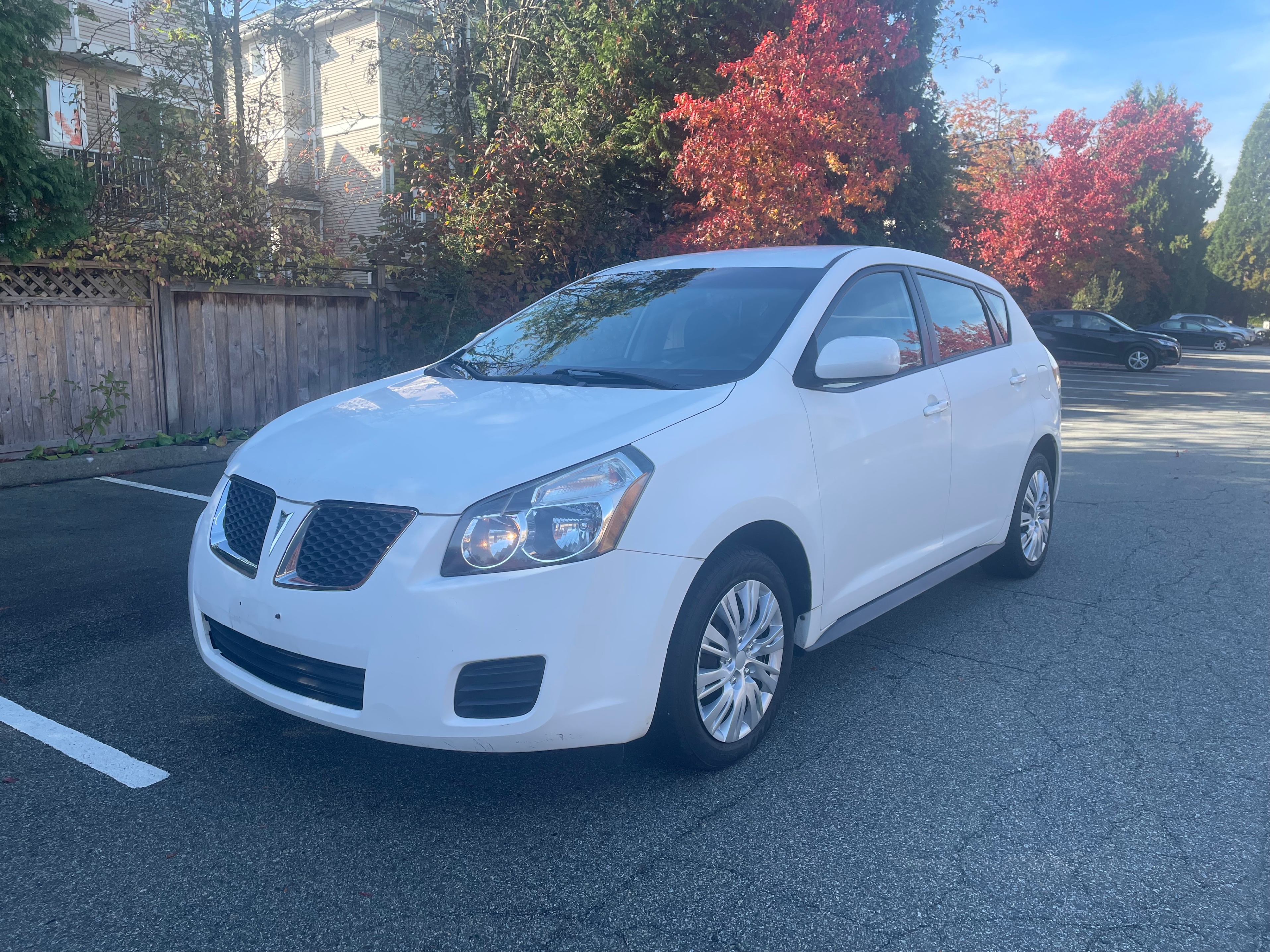 White 2010 Pontiac Vibe Hatchback Front-Wheel Drive Automatic