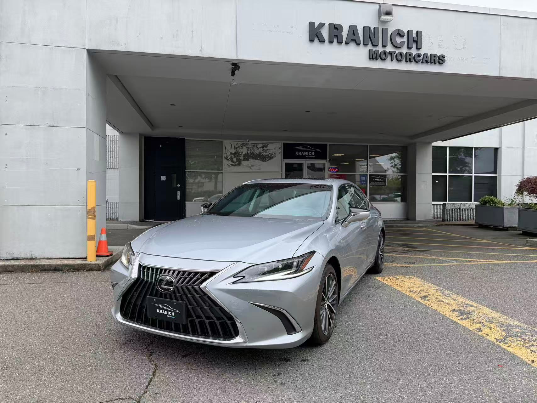Silver 2024 Lexus ES Hybrid Sedan Automatic