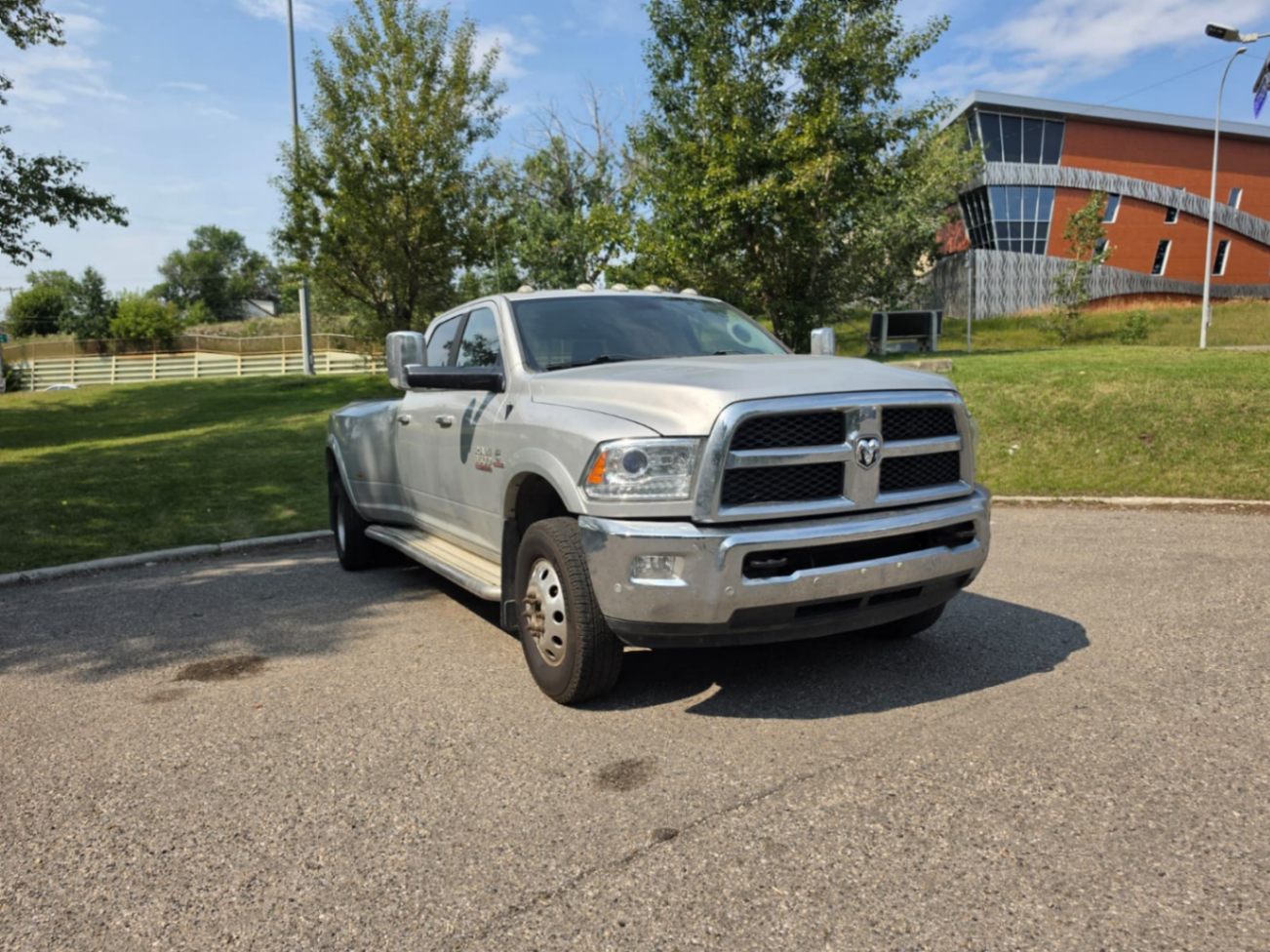 2017 RAM 3500 Laramie Crew Cab LB DRW 4WD