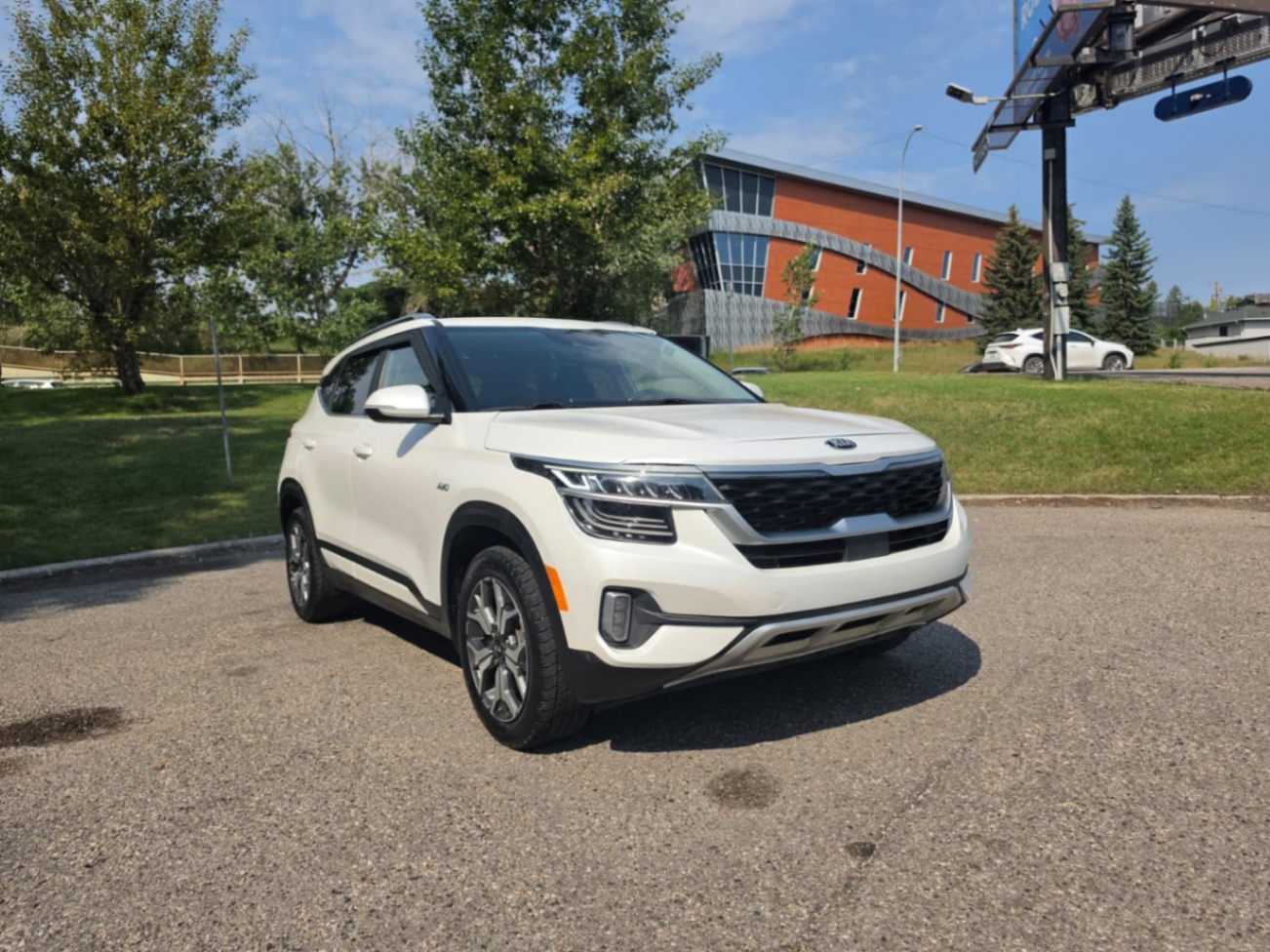 White 2021 Kia Seltos SUV / Crossover All-Wheel Drive Automatic