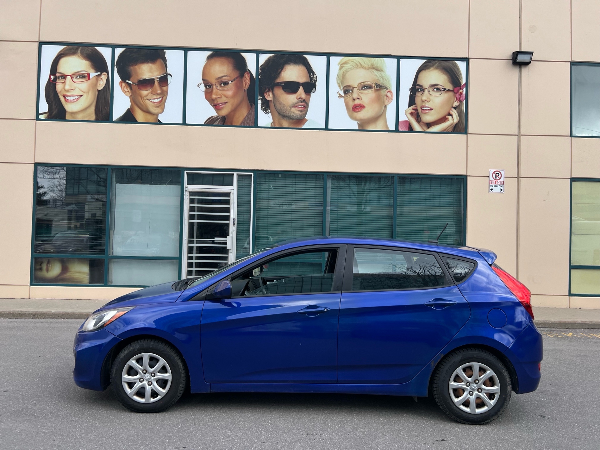 2013 Hyundai Accent L 4-Door Hatchback FWD