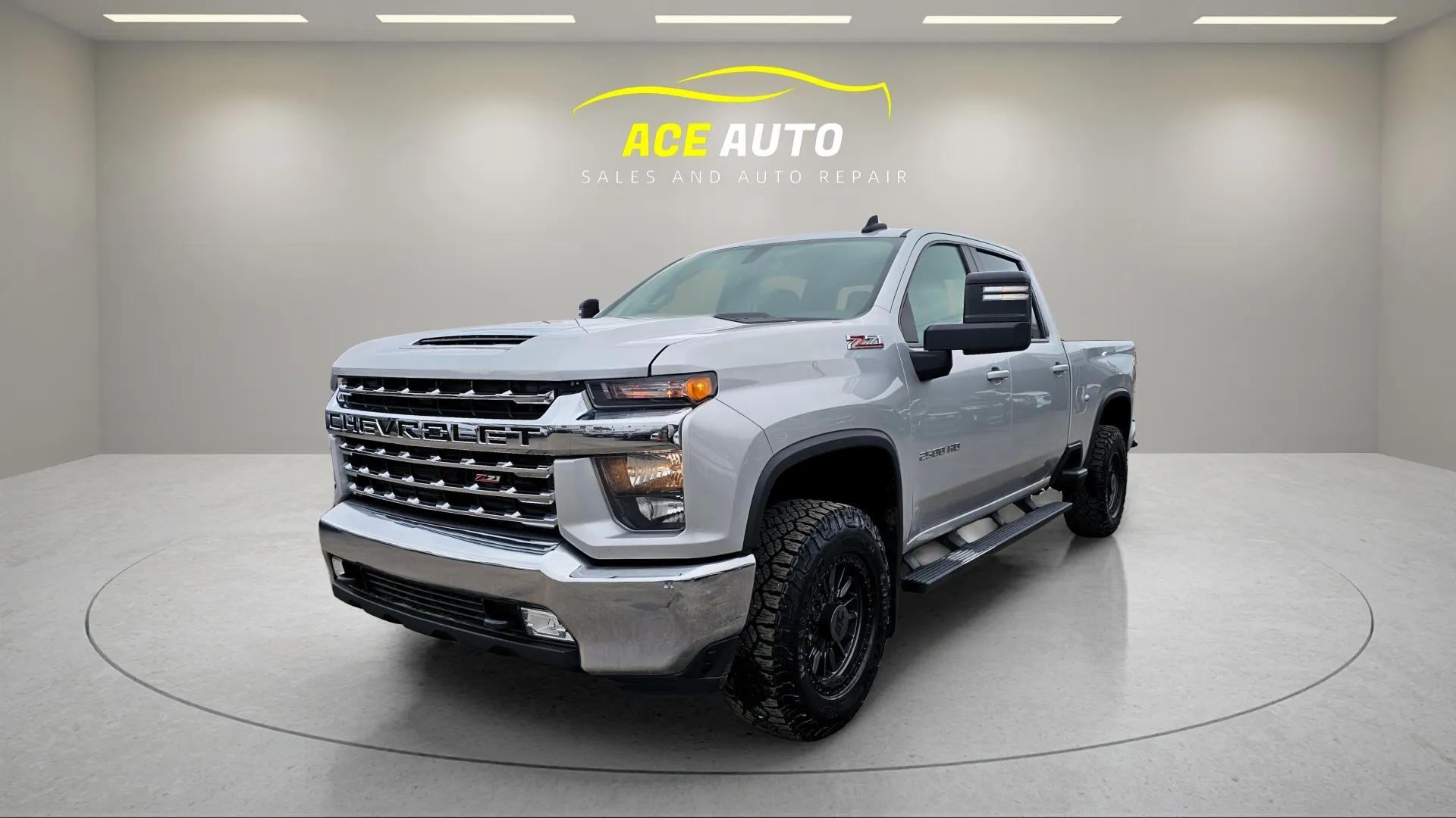 Silver 2022 Chevrolet Silverado 2500HD LT Crew Cab 4WD Pickup Truck Four-Wheel Drive Automatic