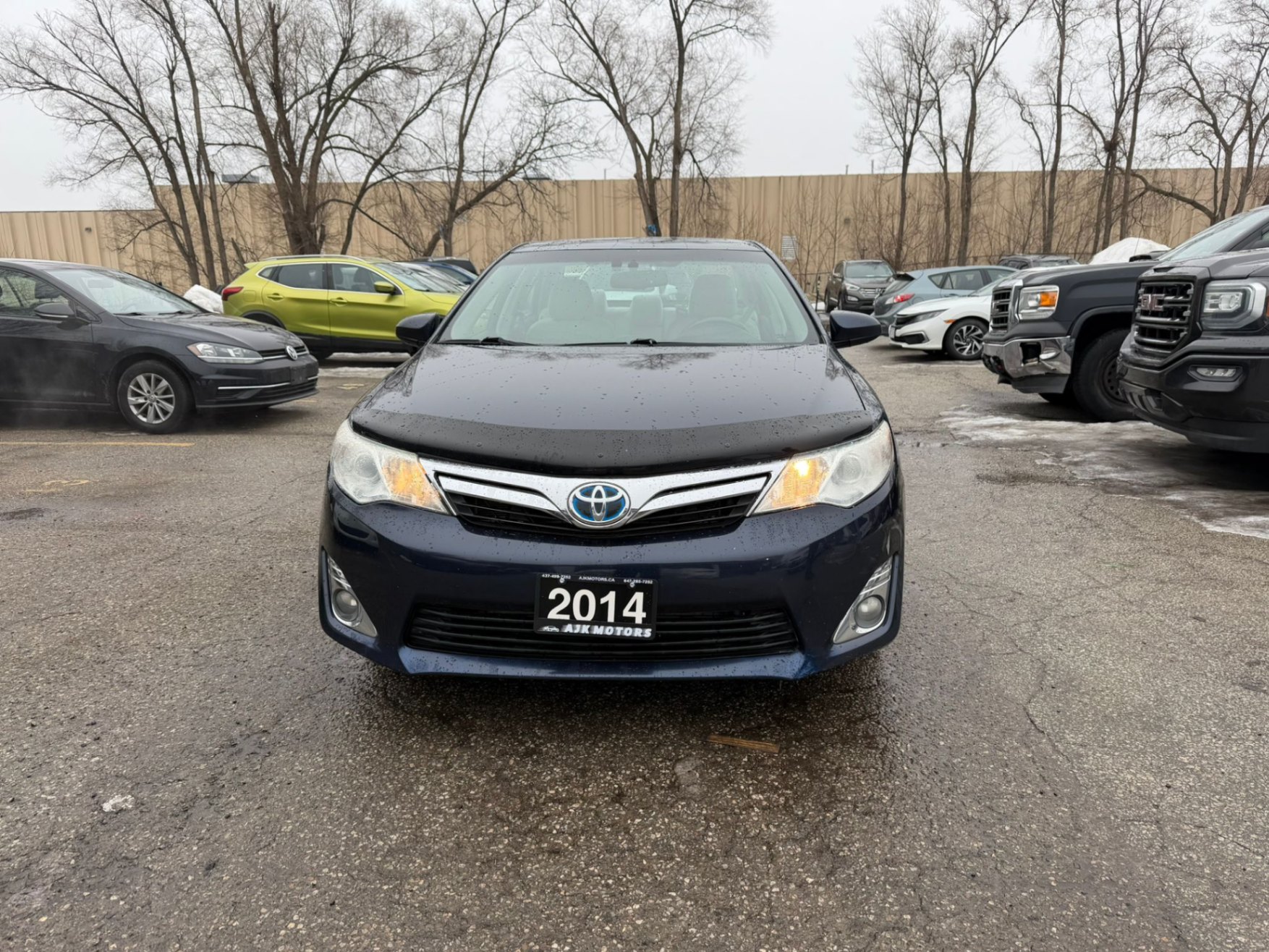 Worn Dark blue 2014 Toyota Camry Hybrid Sedan Front-Wheel Drive Automatic