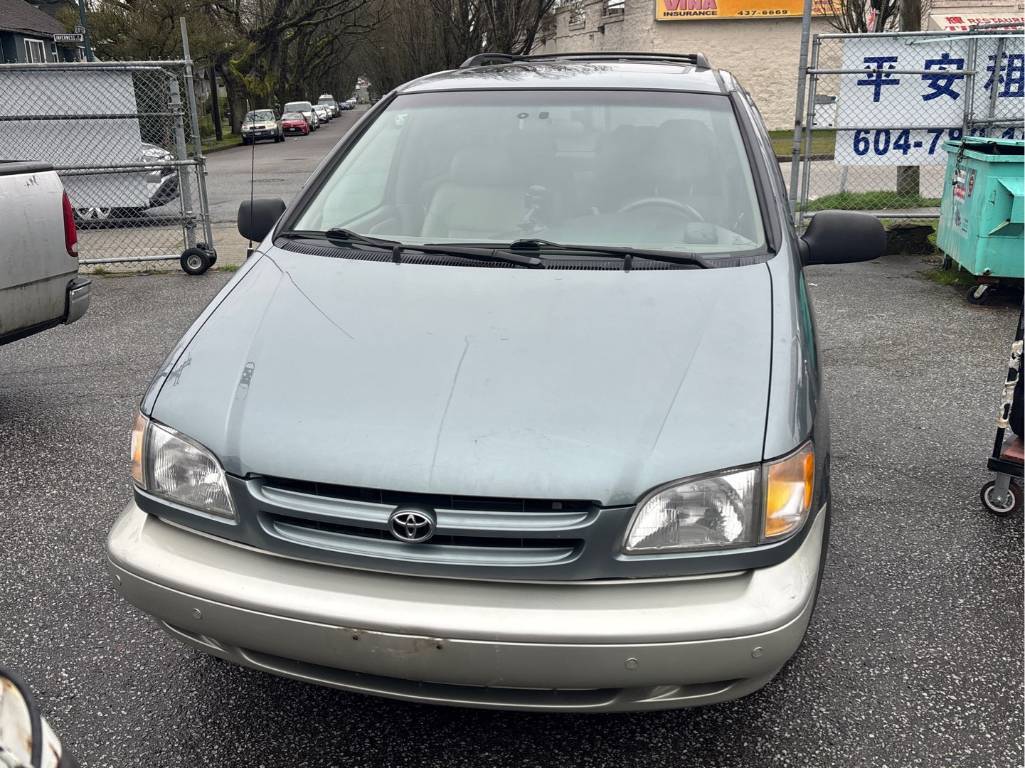 1999 Toyota Sienna 4 Dr XLE Passenger Van