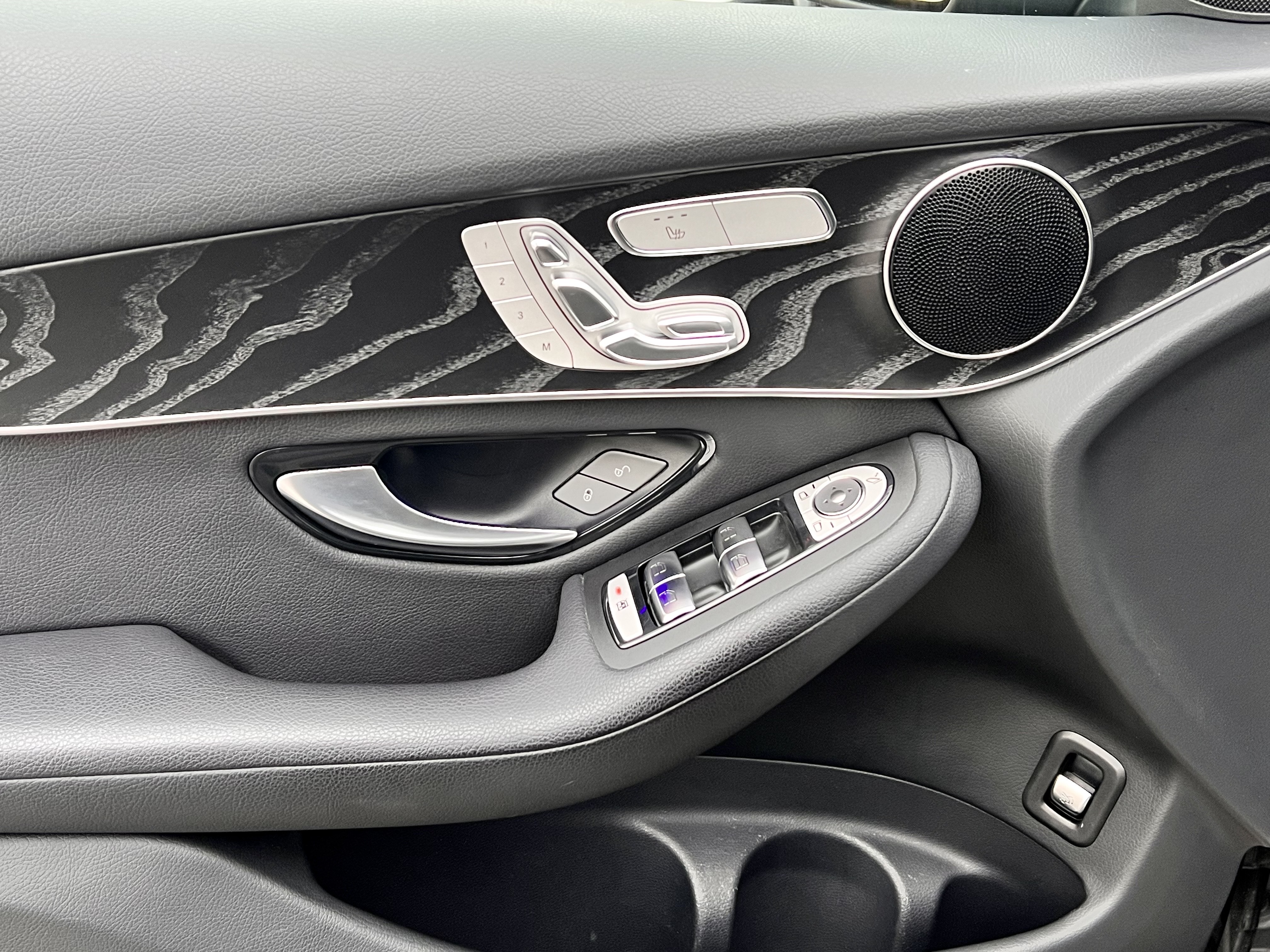 2020 Mercedes-Benz GLC-class GLC 300 4MA..., 温哥华, 全款车