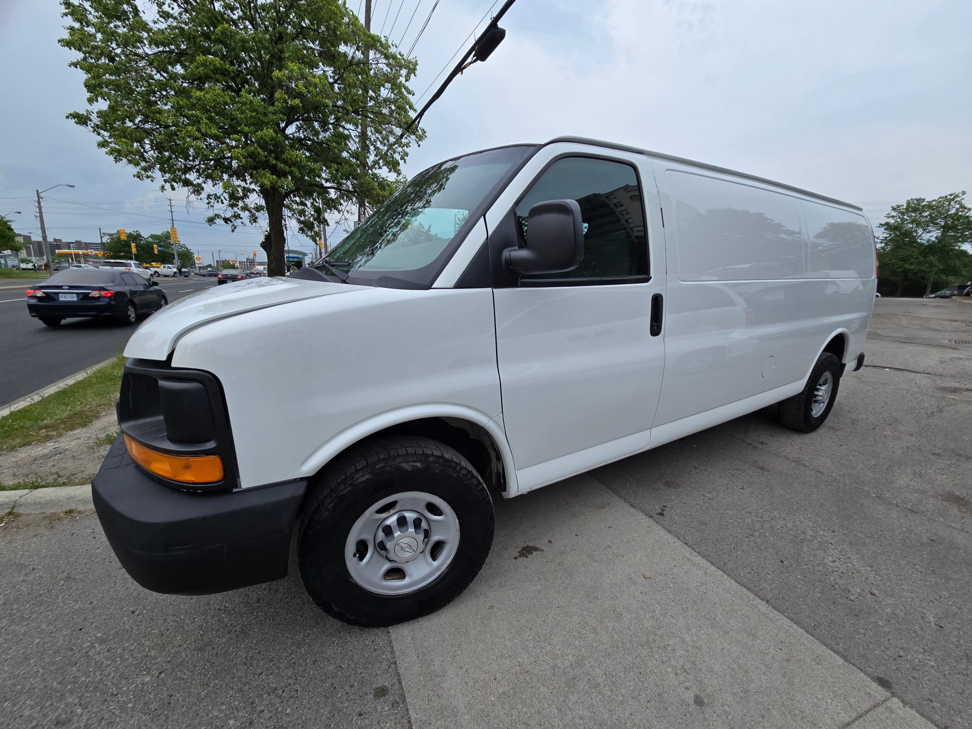 White 2016 Chevrolet Express Cargo 2500 Extended RWD Van Rear-Wheel Drive Automatic