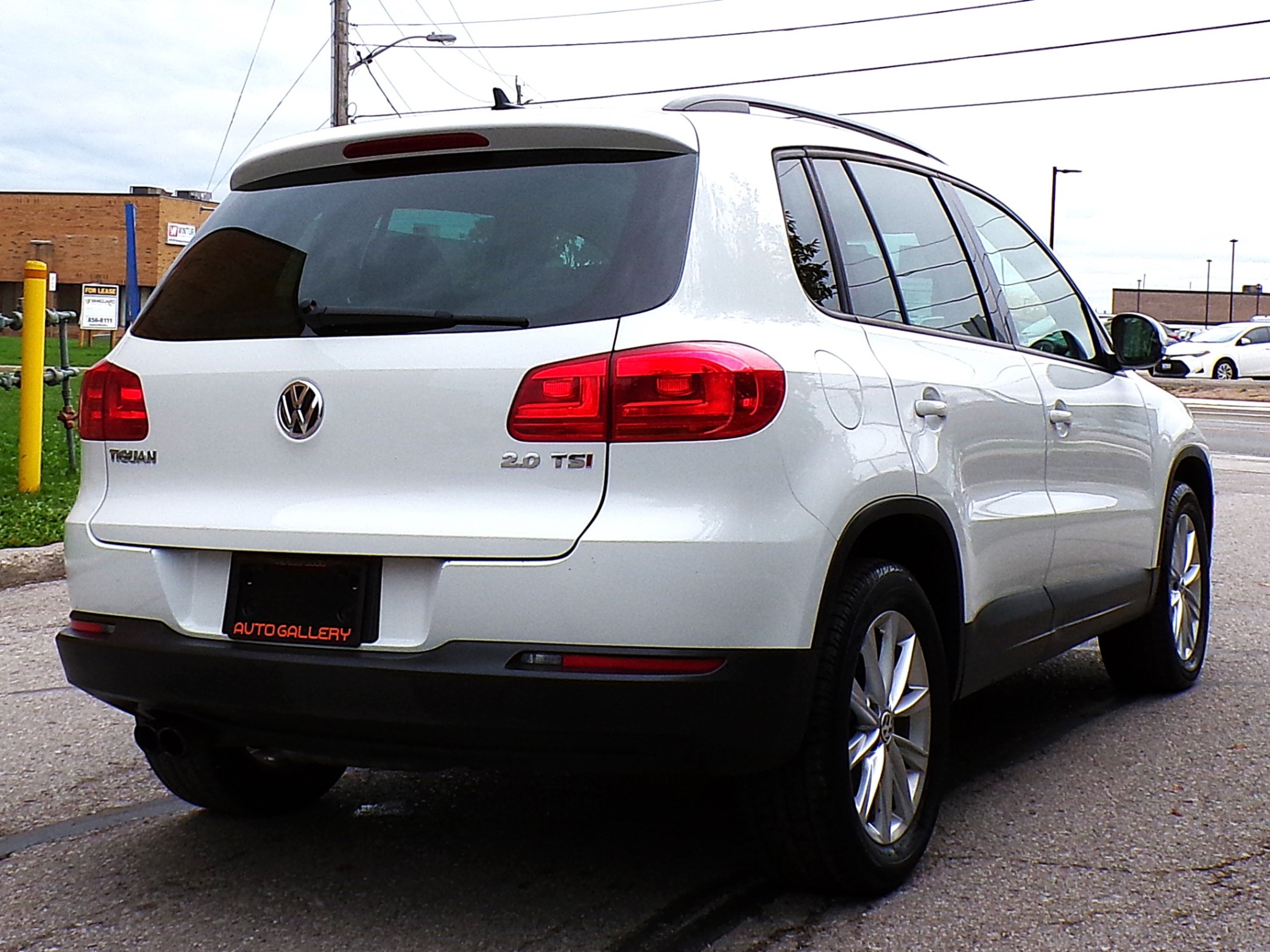 /autogallery/2014-Volkswagen-Tiguan-48551557183642746.jpg