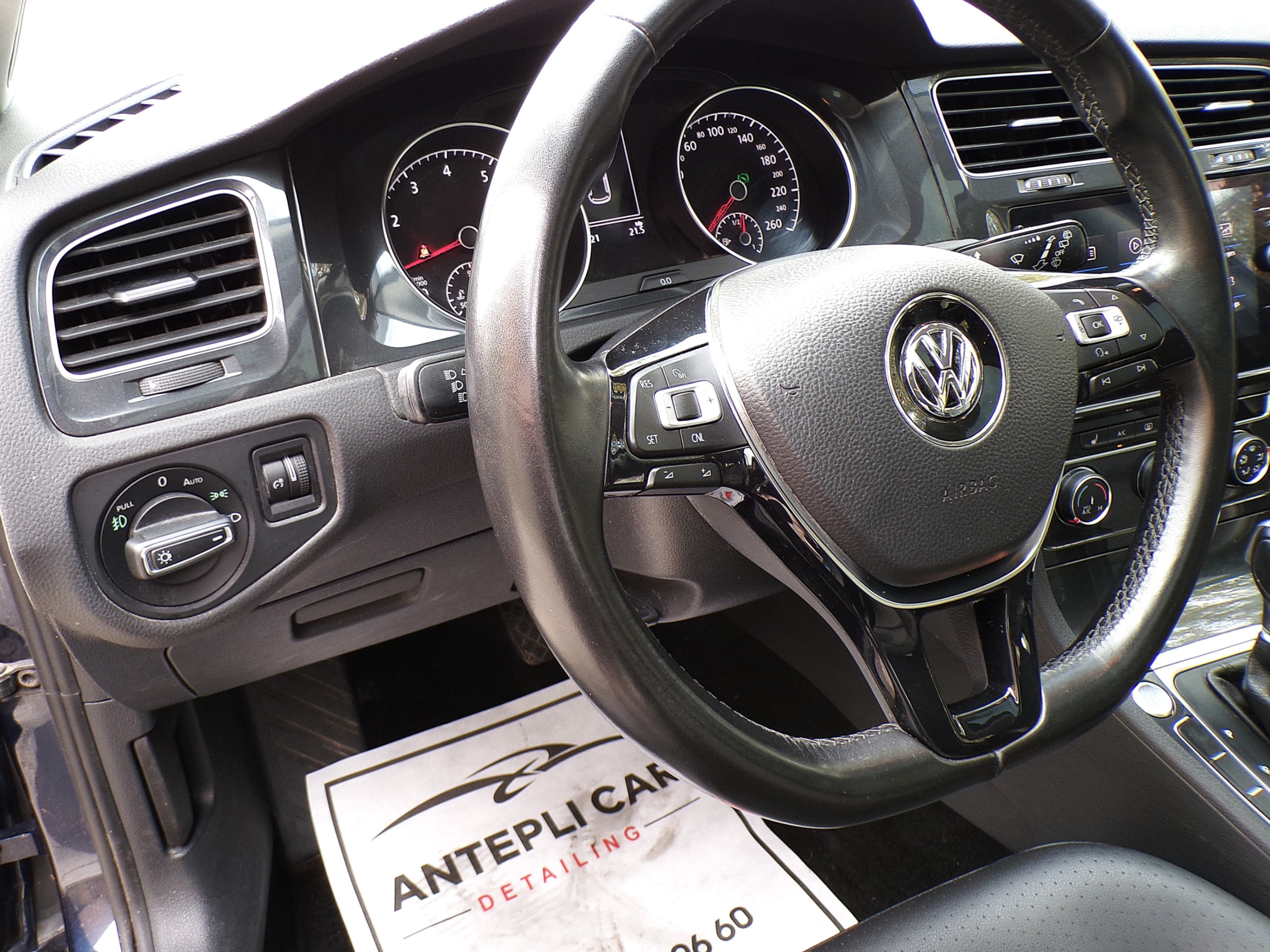 /autogallery/2018-Volkswagen-Golf-15079156854868914.jpg