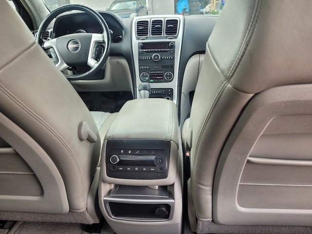/autoisland/2009-GMC-Acadia-8271829870379928.jpg