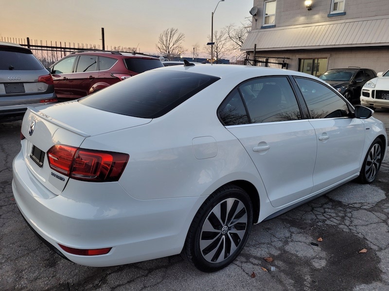 /autoisland/2013-Volkswagen-JettaSedan-10817608254640998.jpg