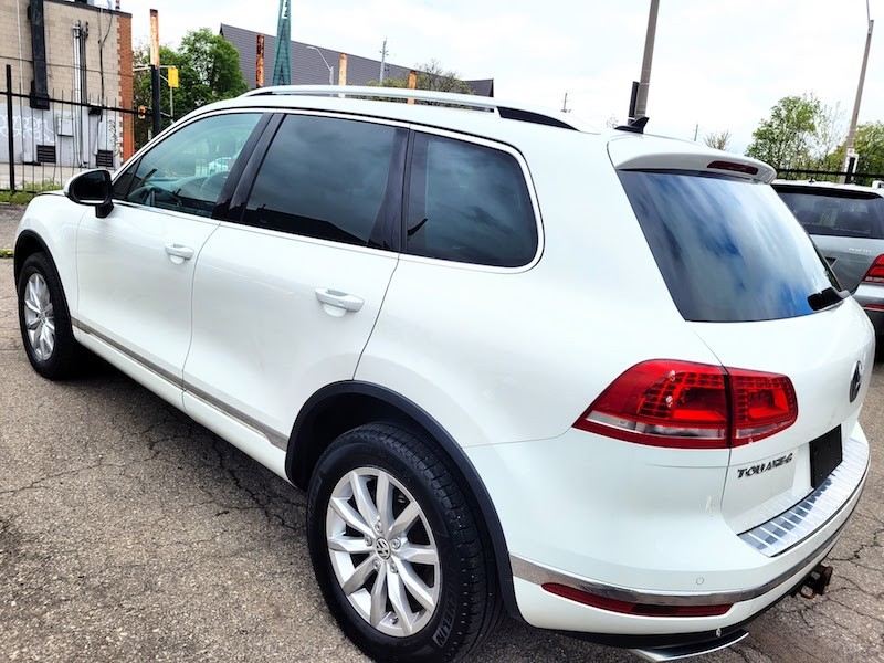 /autoisland/2015-Volkswagen-Touareg-04954439989227599.jpg