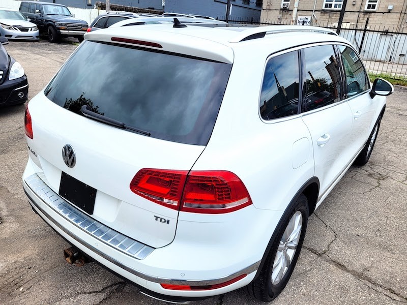 /autoisland/2015-Volkswagen-Touareg-1844082500082156.jpg
