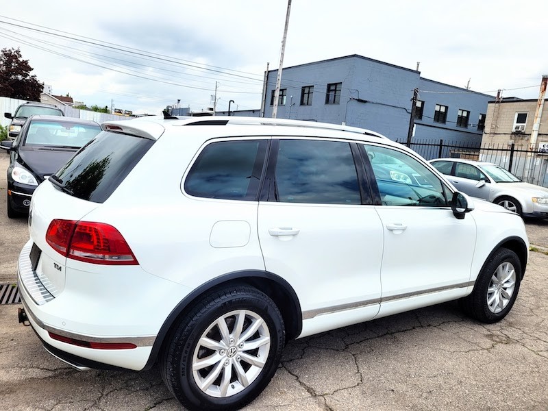 /autoisland/2015-Volkswagen-Touareg-32047447232303017.jpg