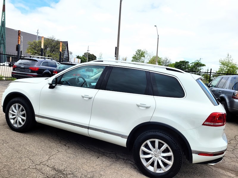 /autoisland/2015-Volkswagen-Touareg-33793796155726996.jpg