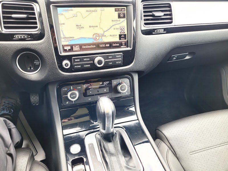 /autoisland/2015-Volkswagen-Touareg-4136998596842707.jpg