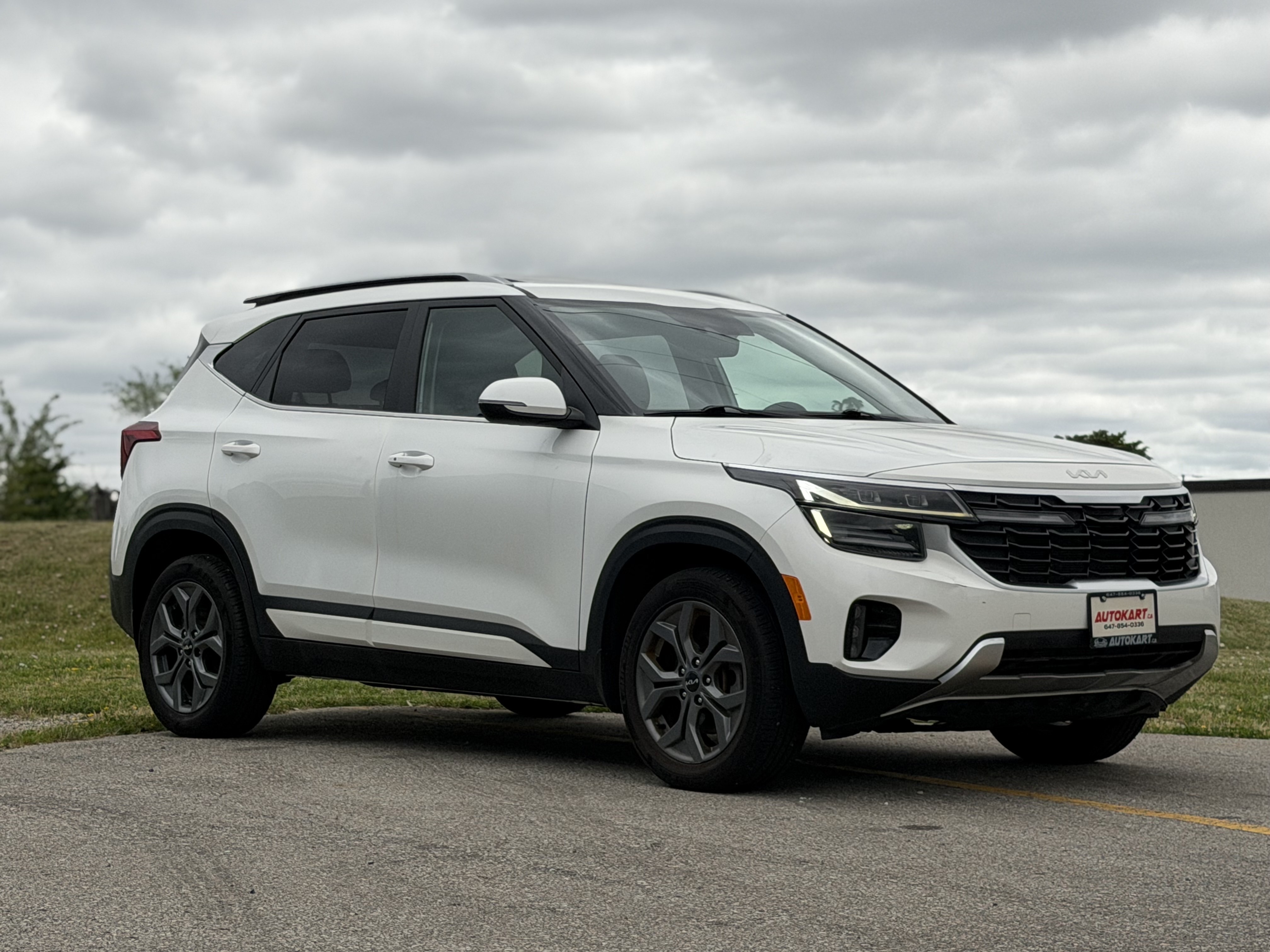 White 2024 Kia Seltos SUV / Crossover All-Wheel Drive Automatic