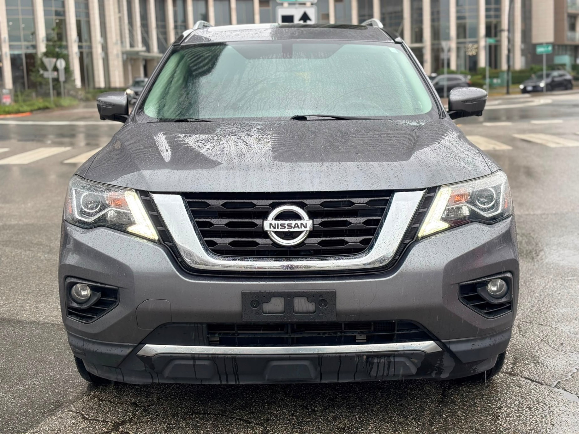 Gray (Dark Grey) 2018 Nissan Pathfinder SUV / Crossover Four-Wheel Drive Automatic