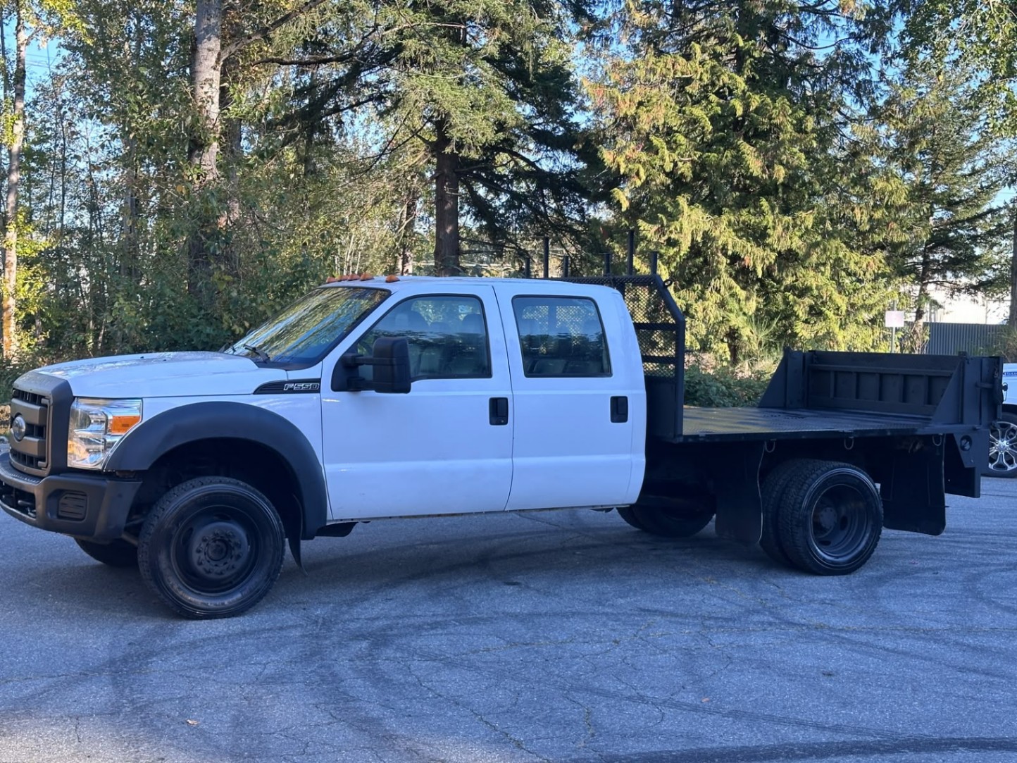 2016 Ford F-550 Super Duty Chassis XL Crew Cab DRW 4WD
