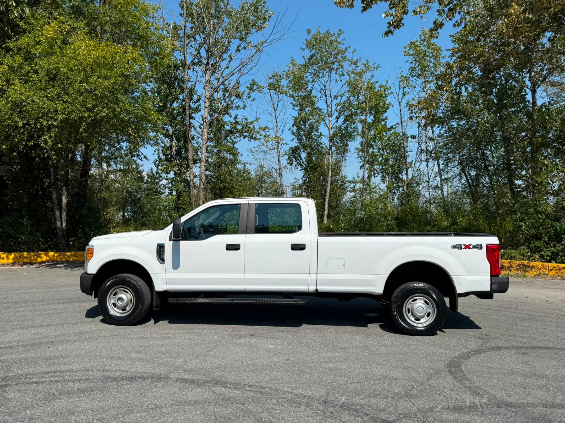 2017 Ford Super Duty F-250 SRW XL Crew Cab Long Bed 4WD