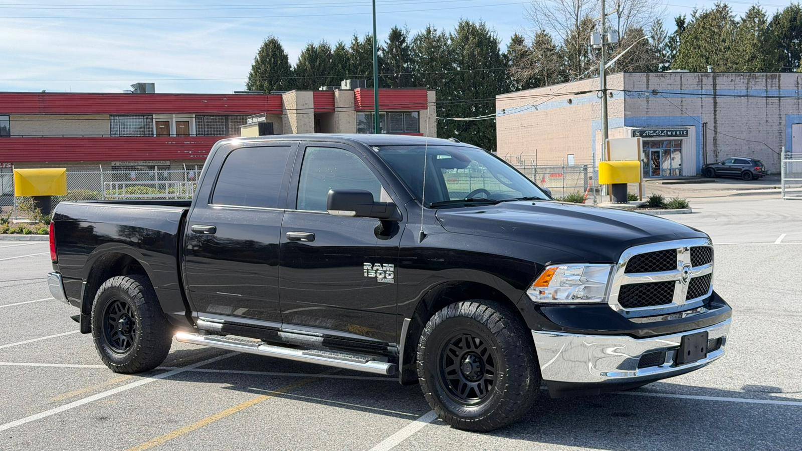 2022 RAM 1500 Classic SLT Crew Cab 4WD
