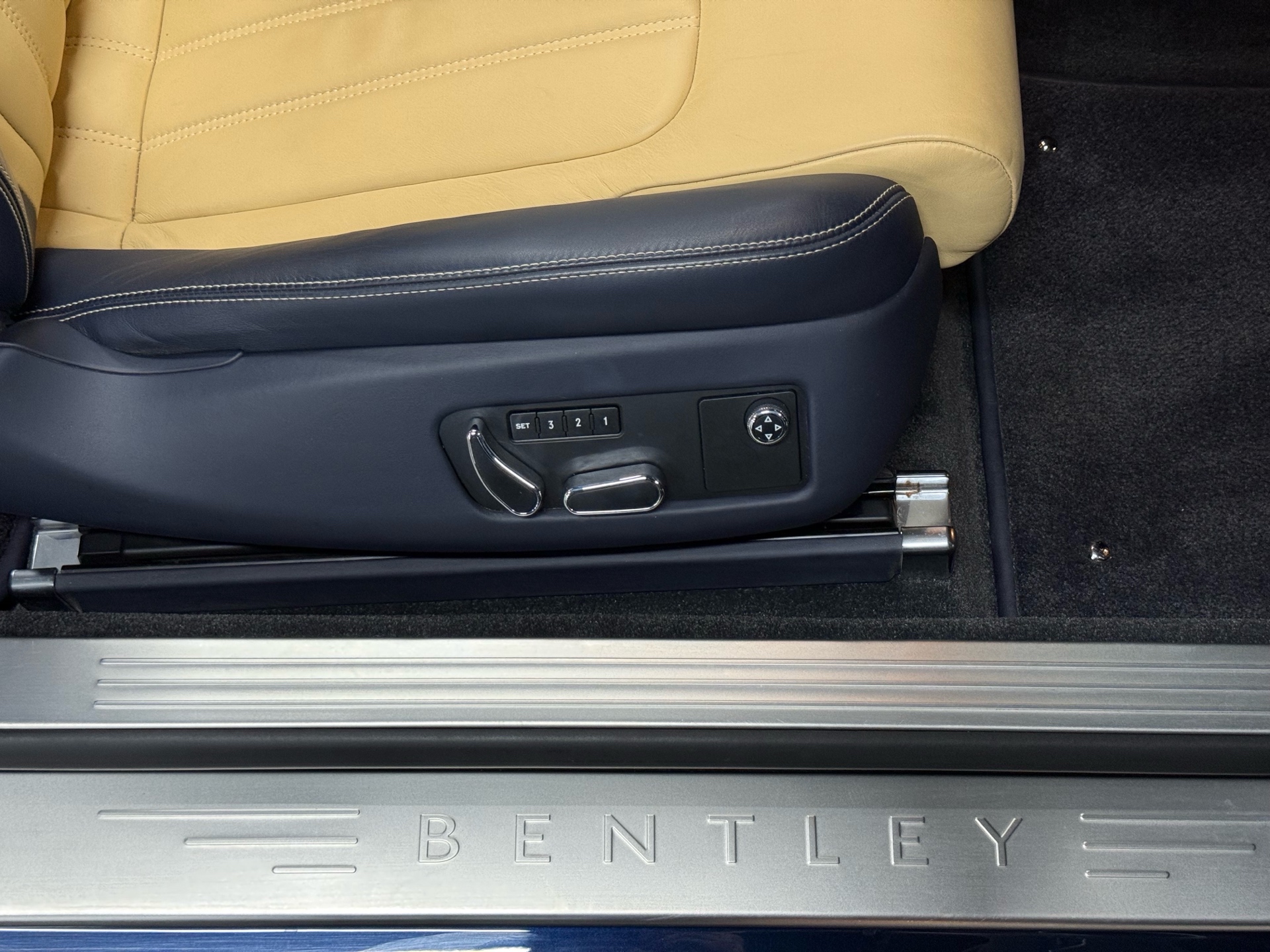 2013 Bentley Continental GT V8 2dr Conv, 多伦多, 全款车