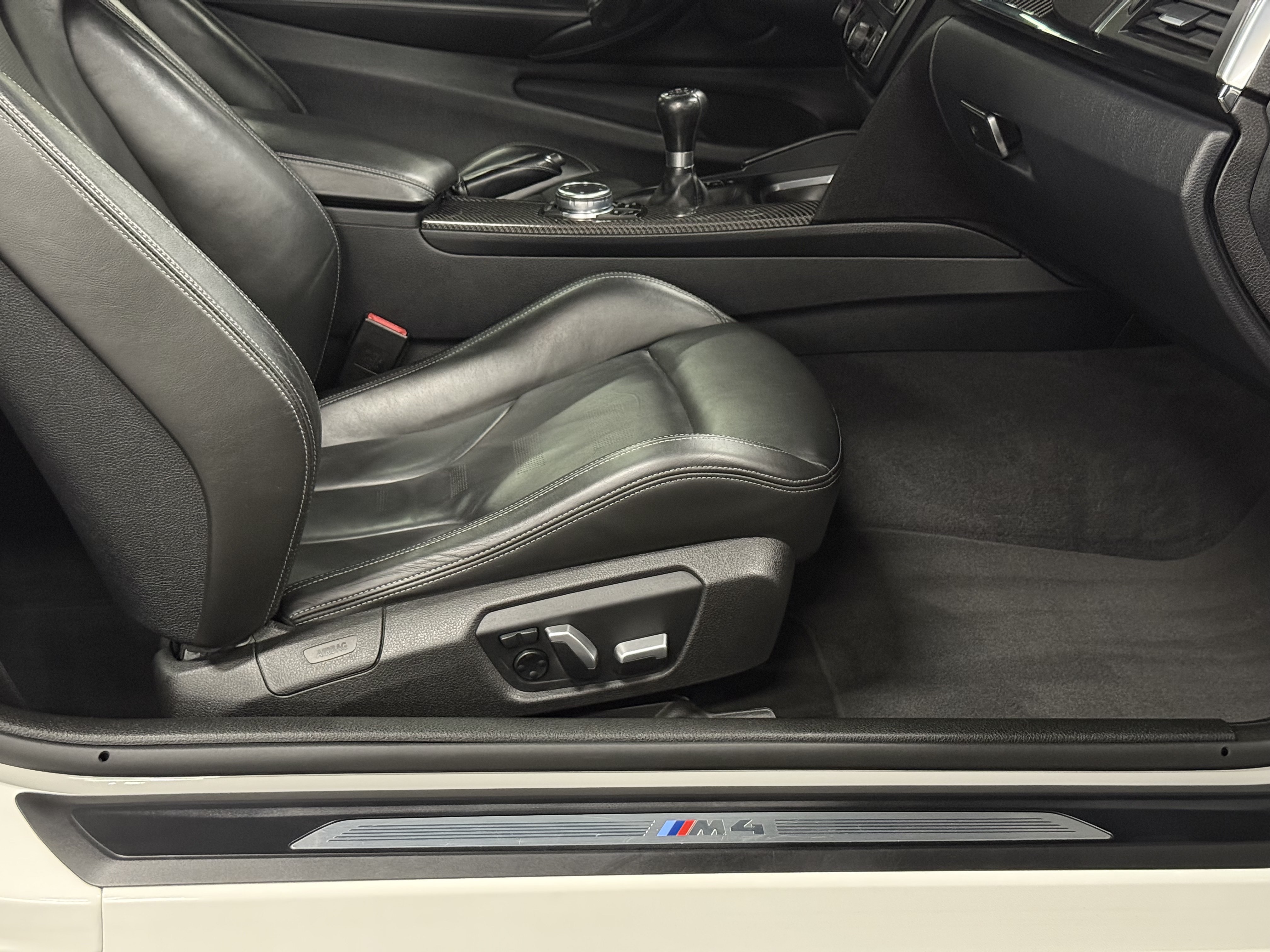 2016 BMW M4 6-SPEED MANUAL | 2dr Cpe, Toronto, Cash