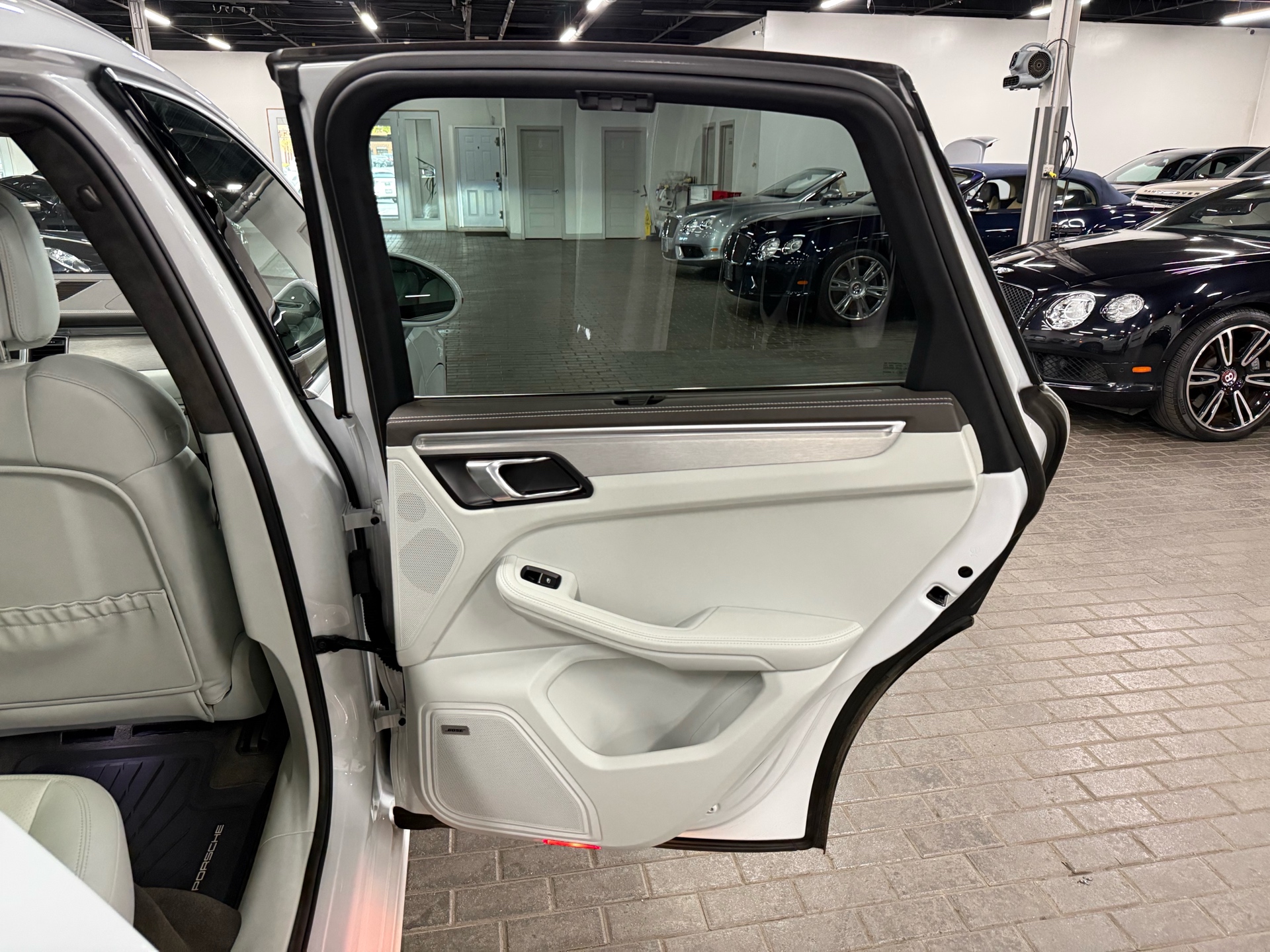 2017 Porsche Macan AWD 4dr Turbo, Toronto, Cash