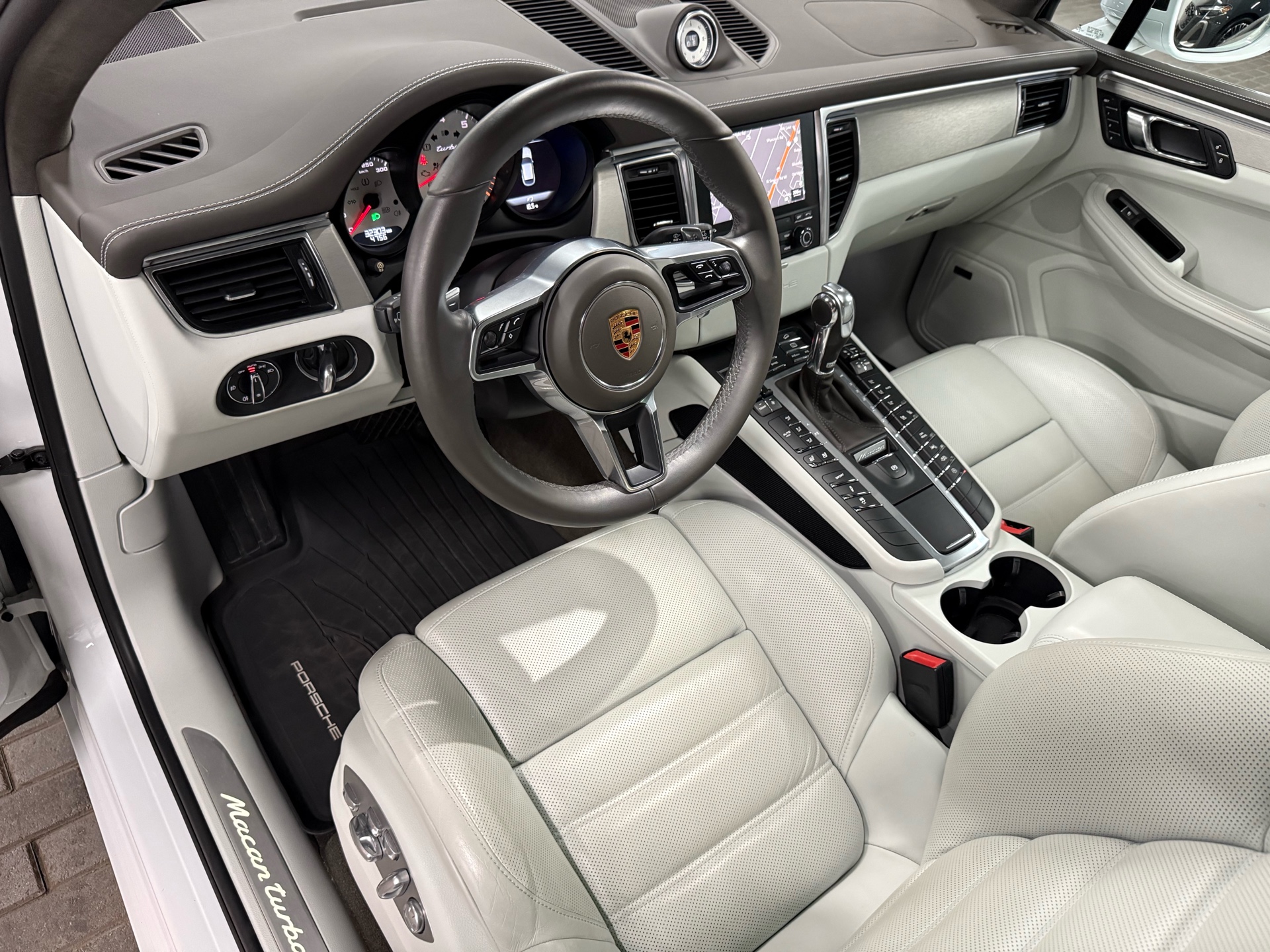 2017 Porsche Macan AWD 4dr Turbo, Toronto, Cash