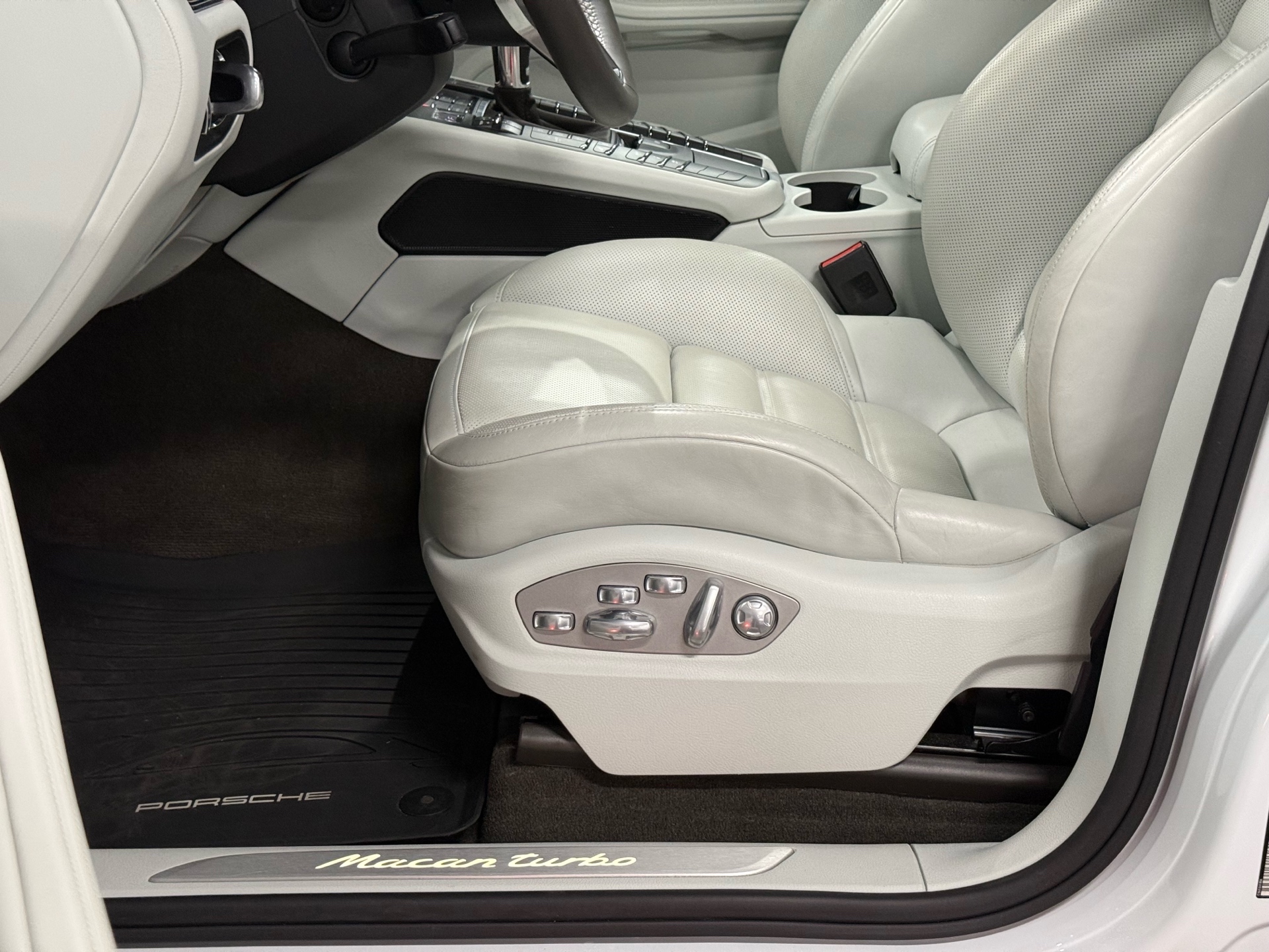 2017 Porsche Macan AWD 4dr Turbo, Toronto, Cash