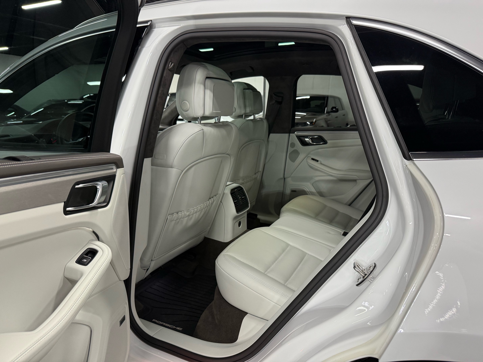 2017 Porsche Macan AWD 4dr Turbo, Toronto, Cash