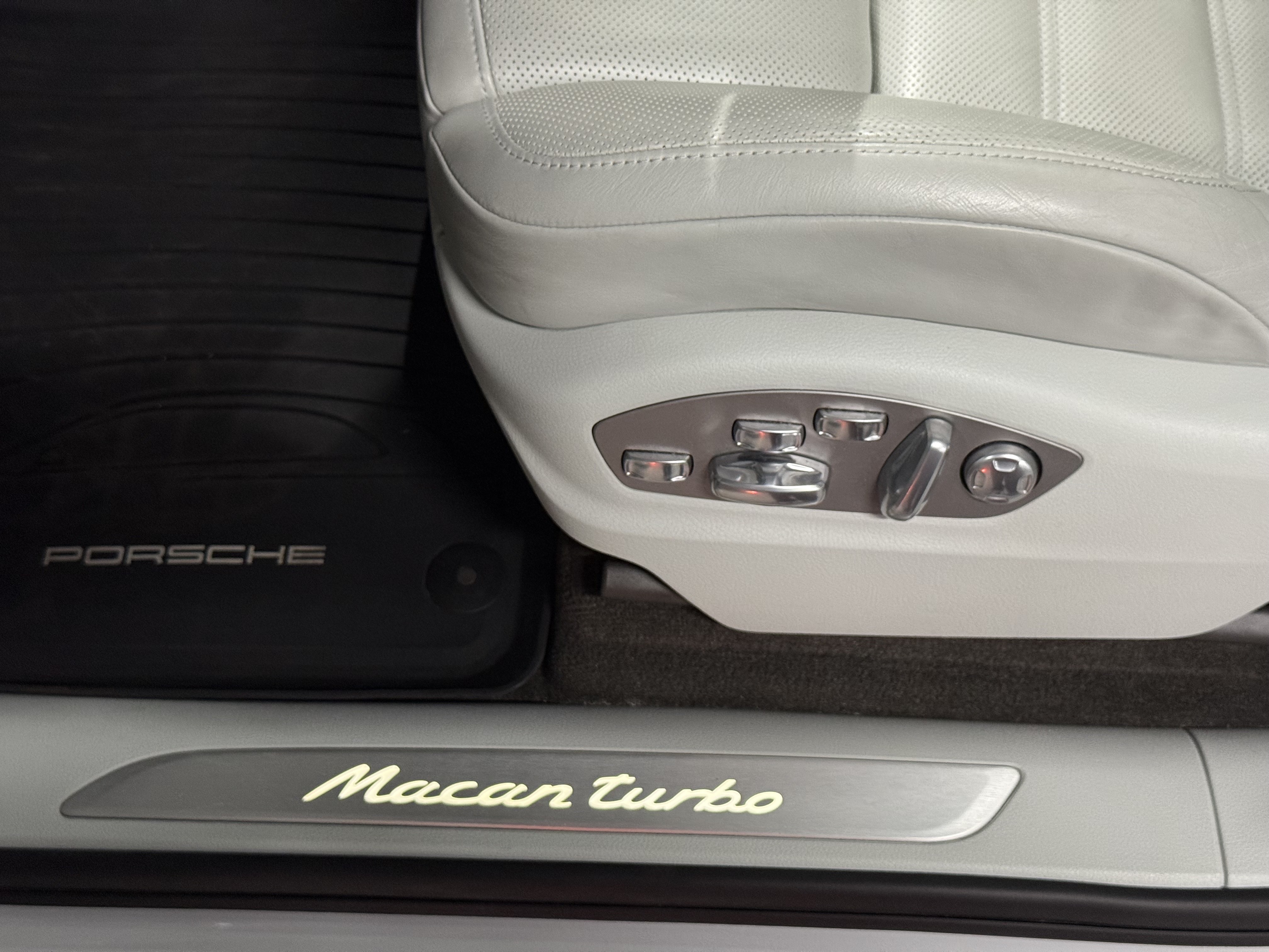 2017 Porsche Macan AWD 4dr Turbo, Toronto, Cash