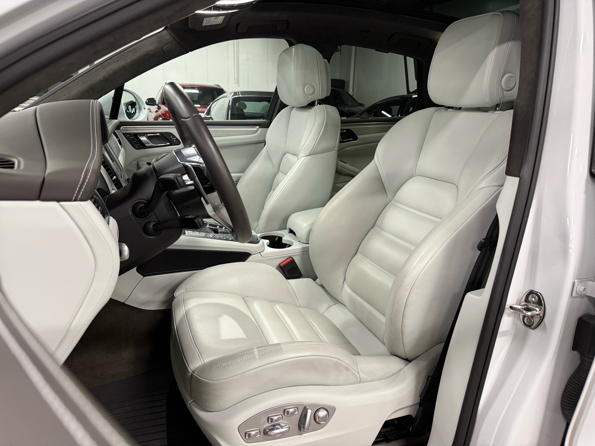 2017 Porsche Macan AWD 4dr Turbo, Toronto, Cash