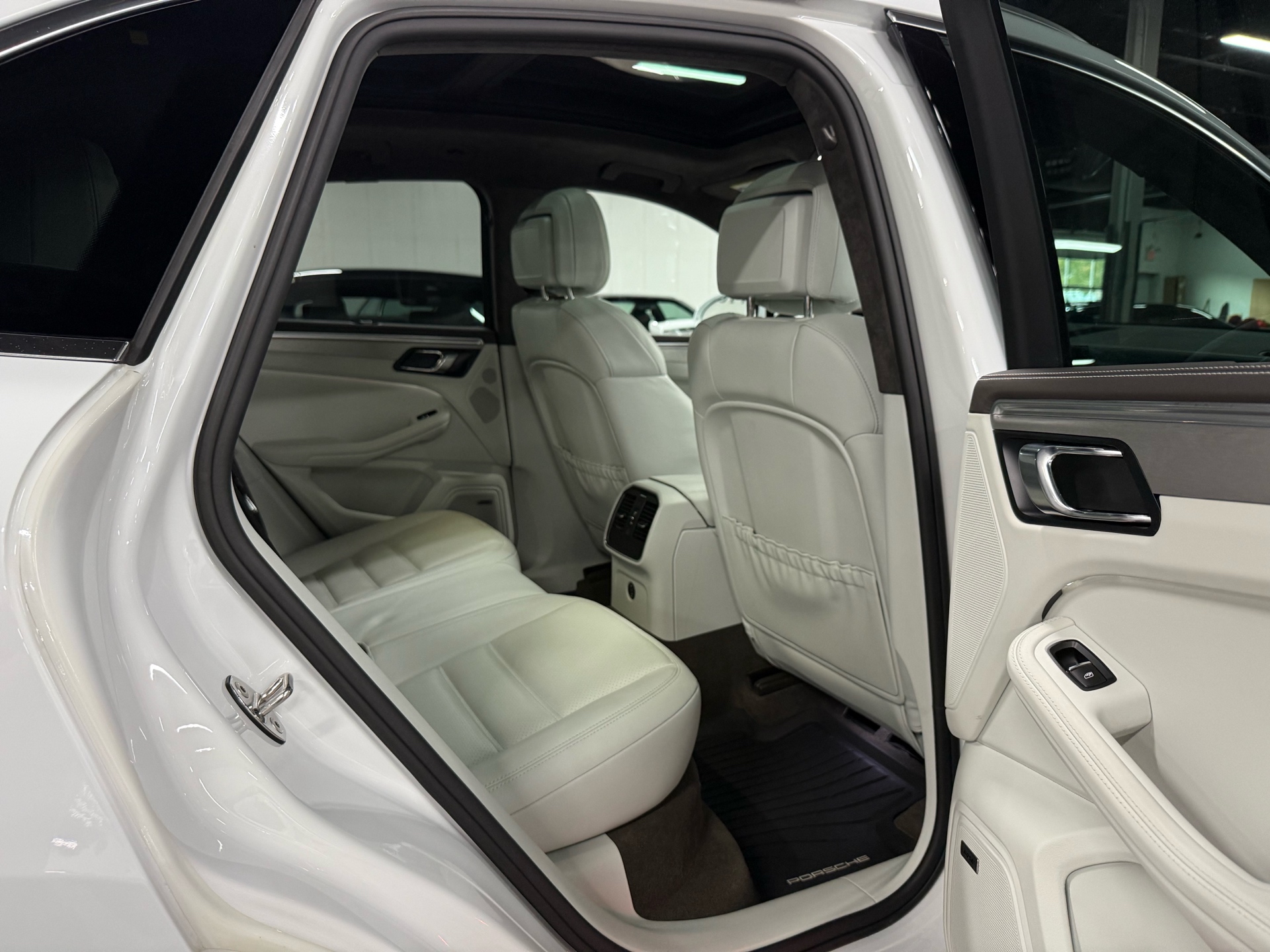 2017 Porsche Macan AWD 4dr Turbo, Toronto, Cash