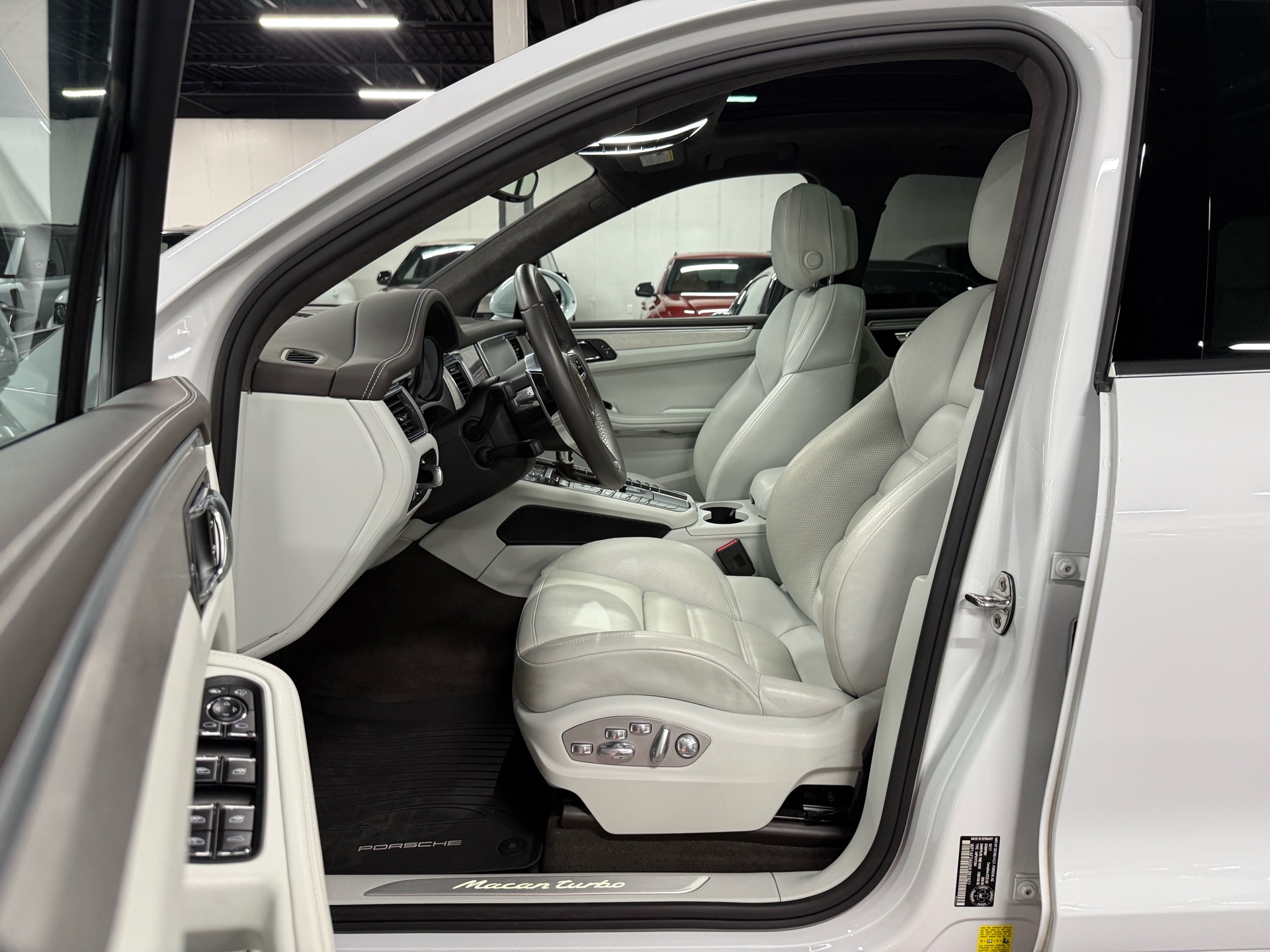 2017 Porsche Macan AWD 4dr Turbo, Toronto, Cash