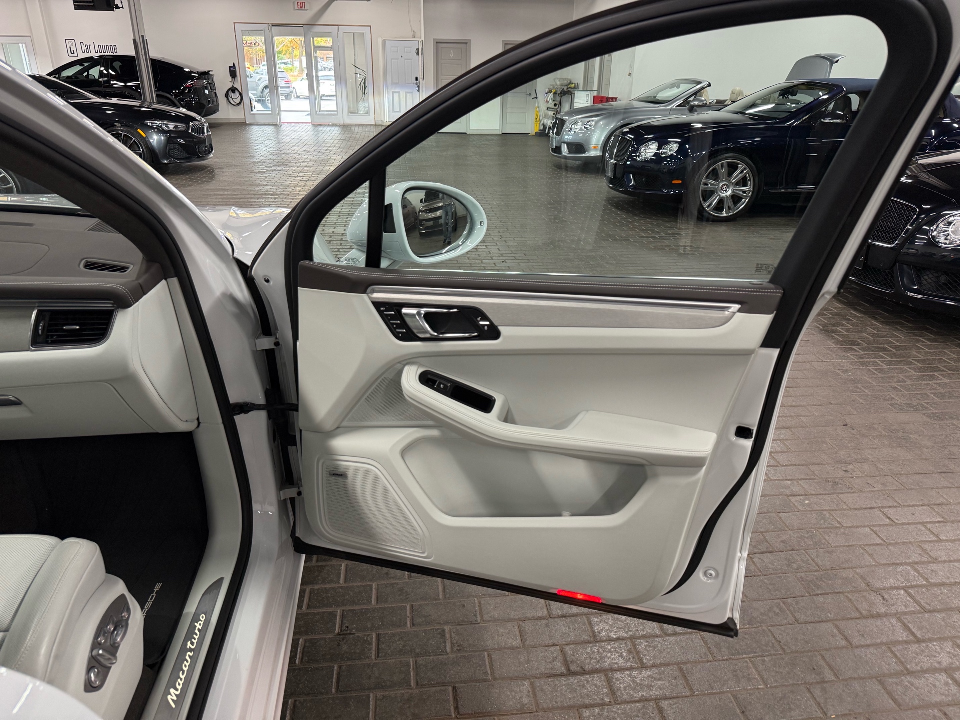 2017 Porsche Macan AWD 4dr Turbo, Toronto, Cash