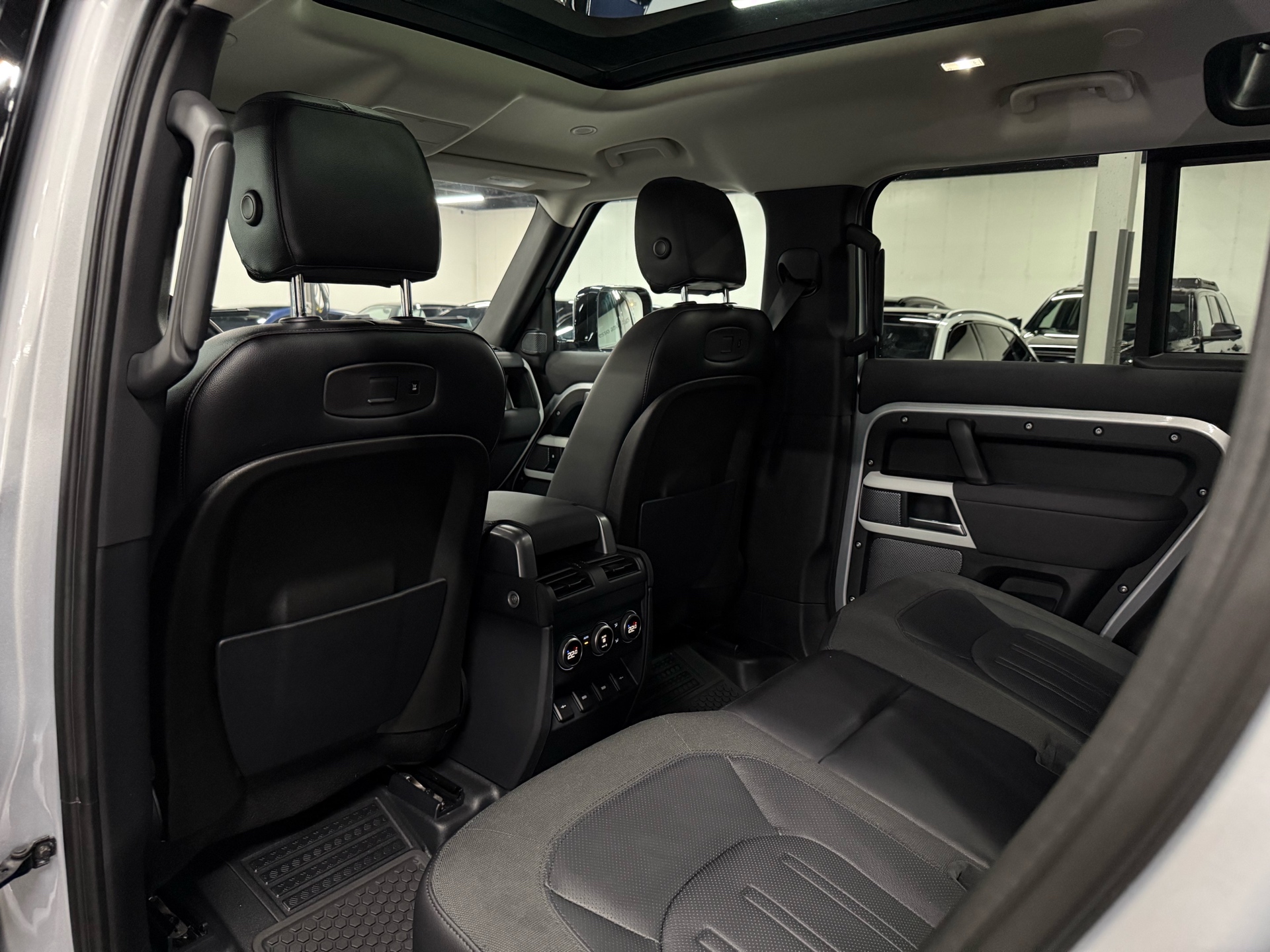 2020 Land Rover Defender 110 First Edition AWD, Toronto, Cash