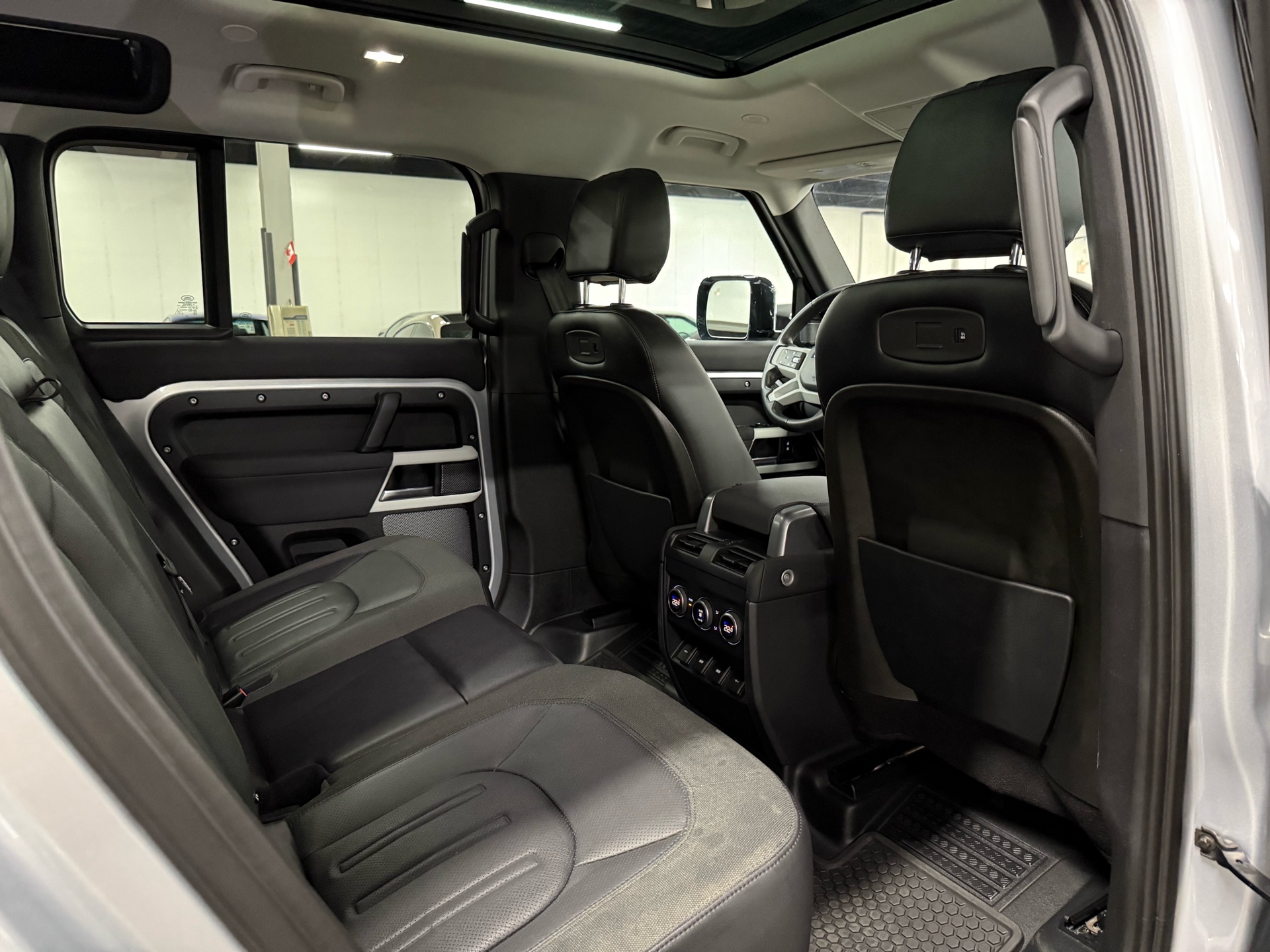 2020 Land Rover Defender 110 First Edition AWD, Toronto, Cash
