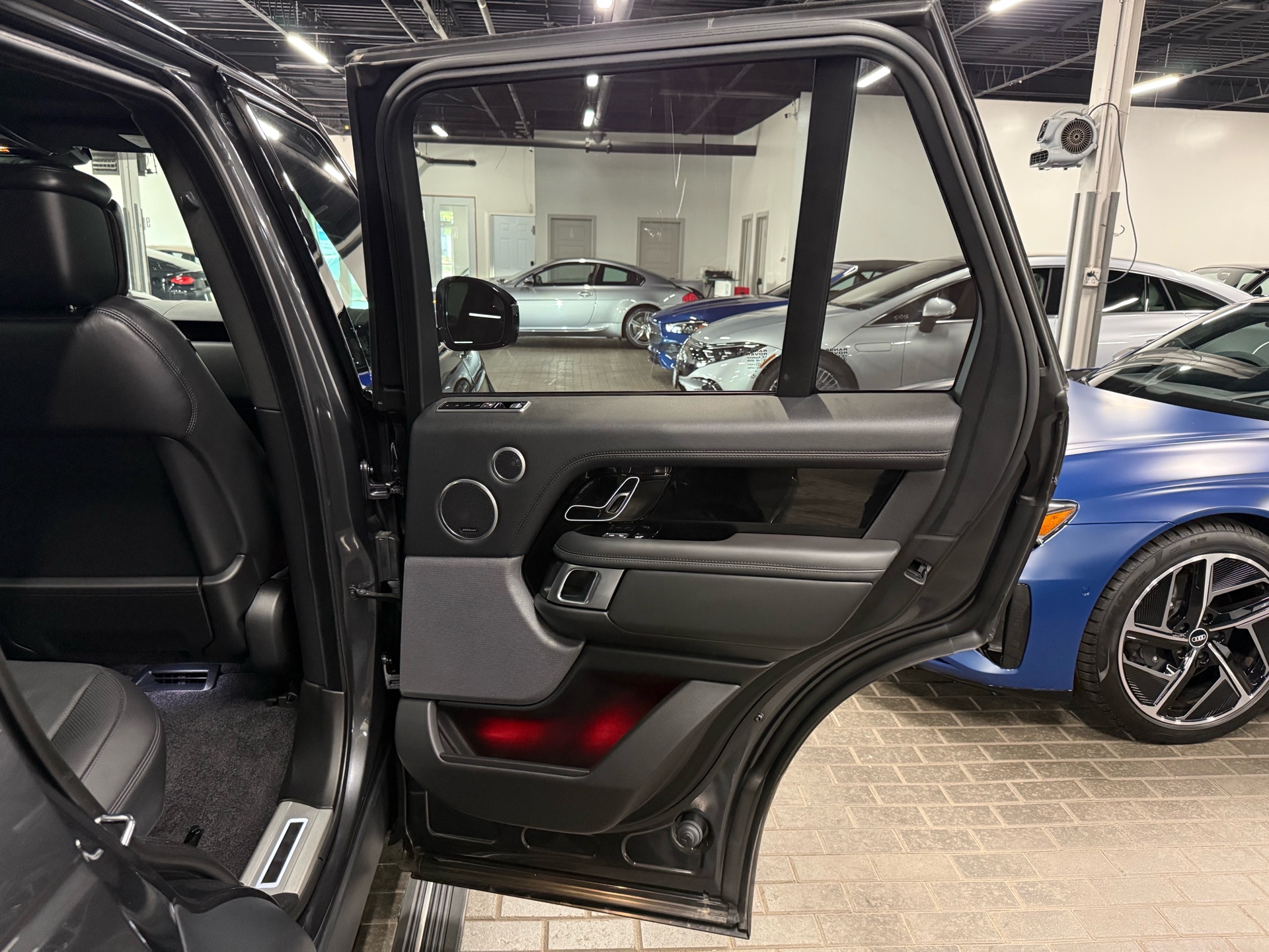 2020 Land Rover Range Rover P525 5.0L V8 Supercharged HSE SWB, Toronto, Cash