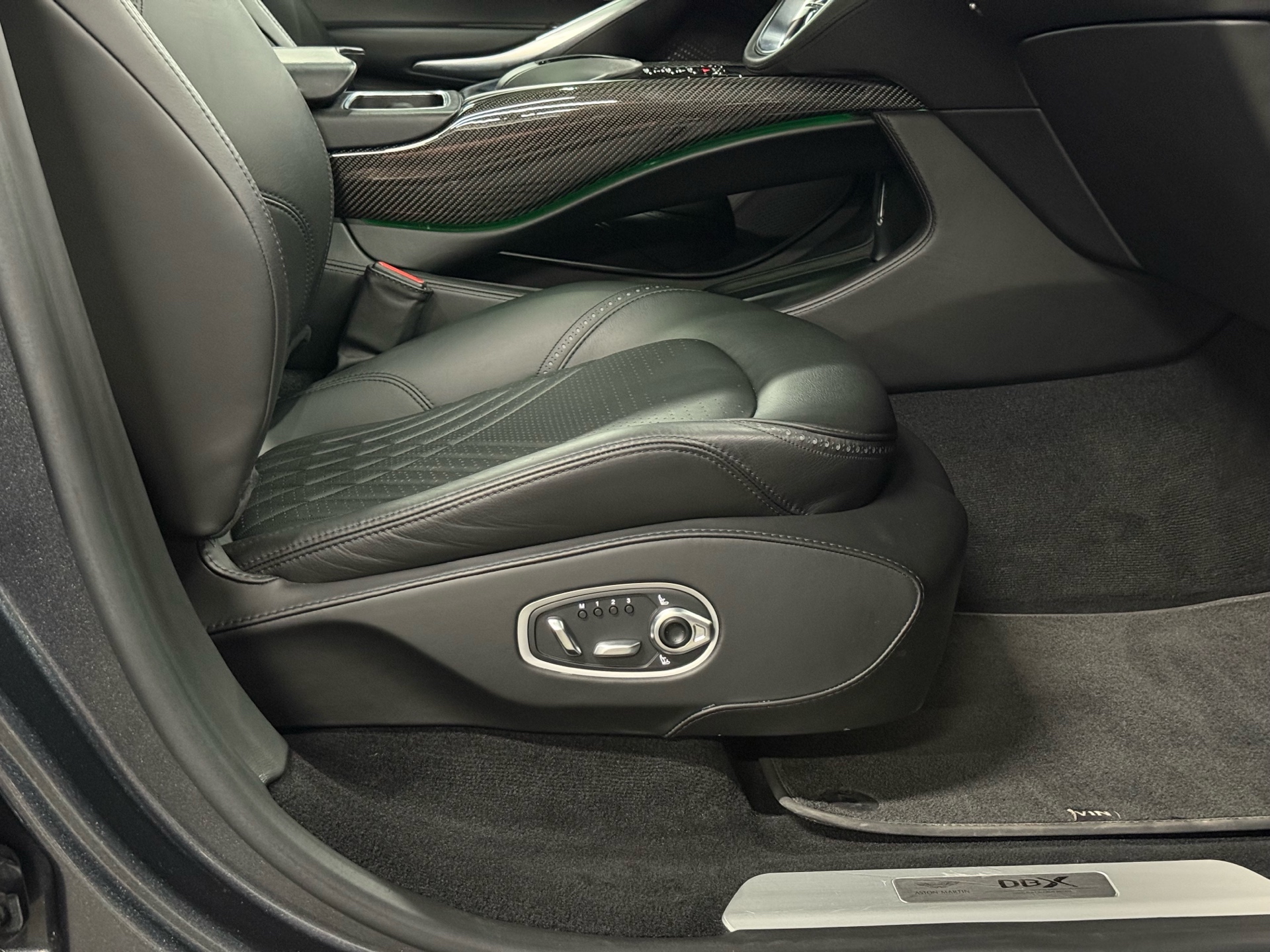 2021 Aston Martin DBX AWD, 多伦多, 全款车