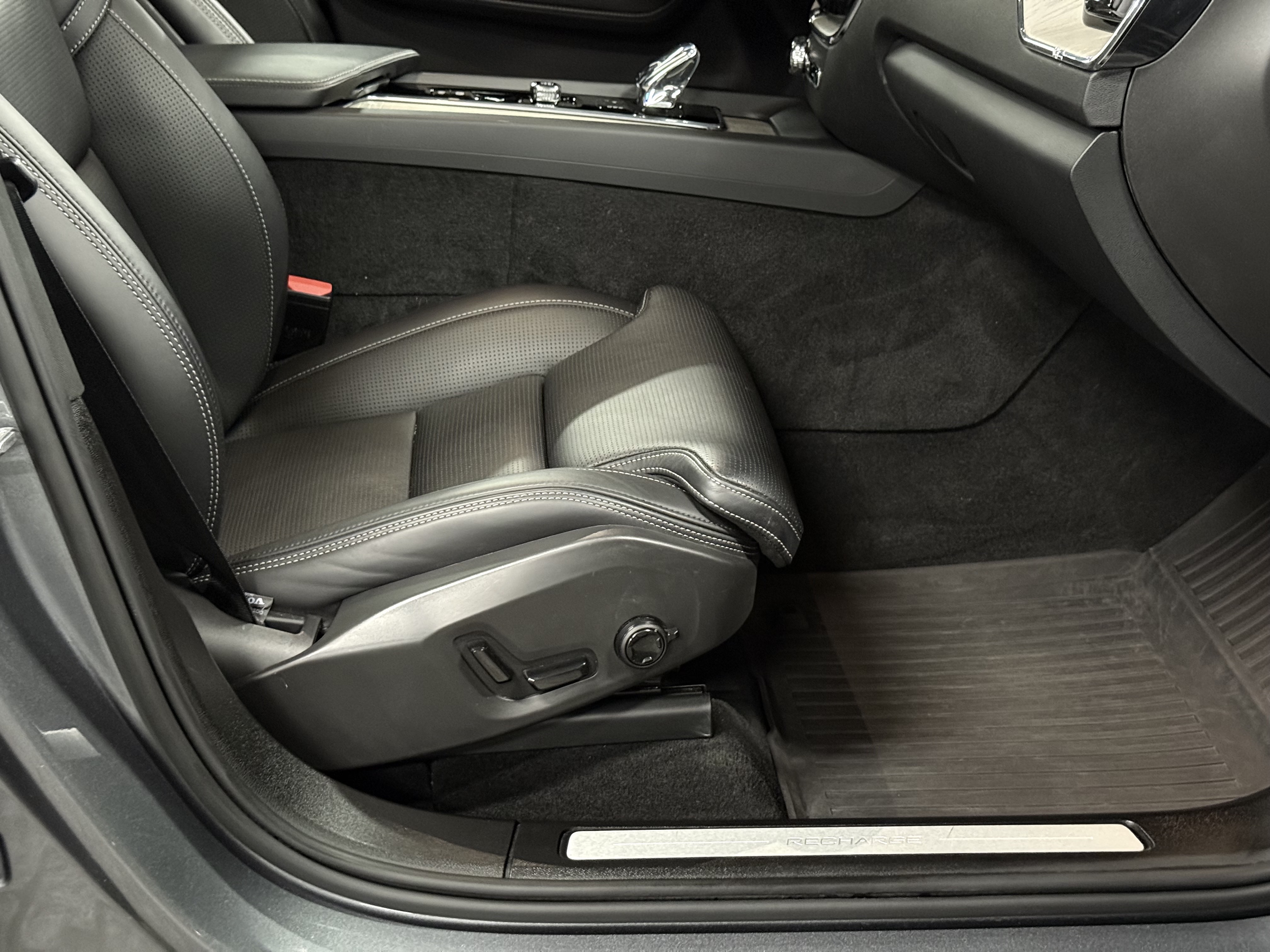 2021 Volvo XC60 Recharge T8 eAWD PHEV Inscription, Toronto, Cash