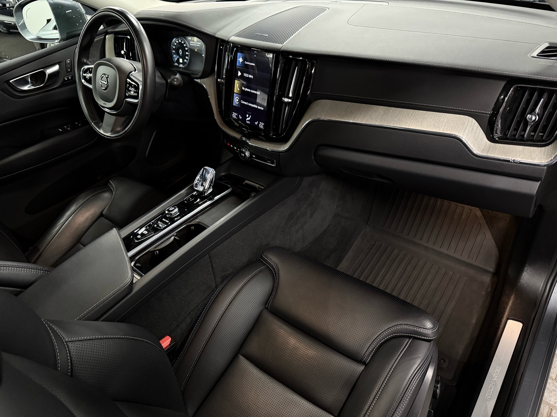 2021 Volvo XC60 Recharge T8 eAWD PHEV Inscription, Toronto, Cash