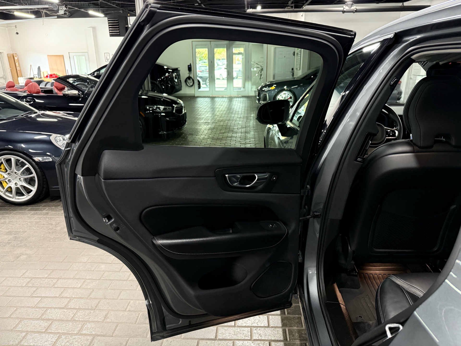 2021 Volvo XC60 Recharge T8 eAWD PHEV Inscription, Toronto, Cash