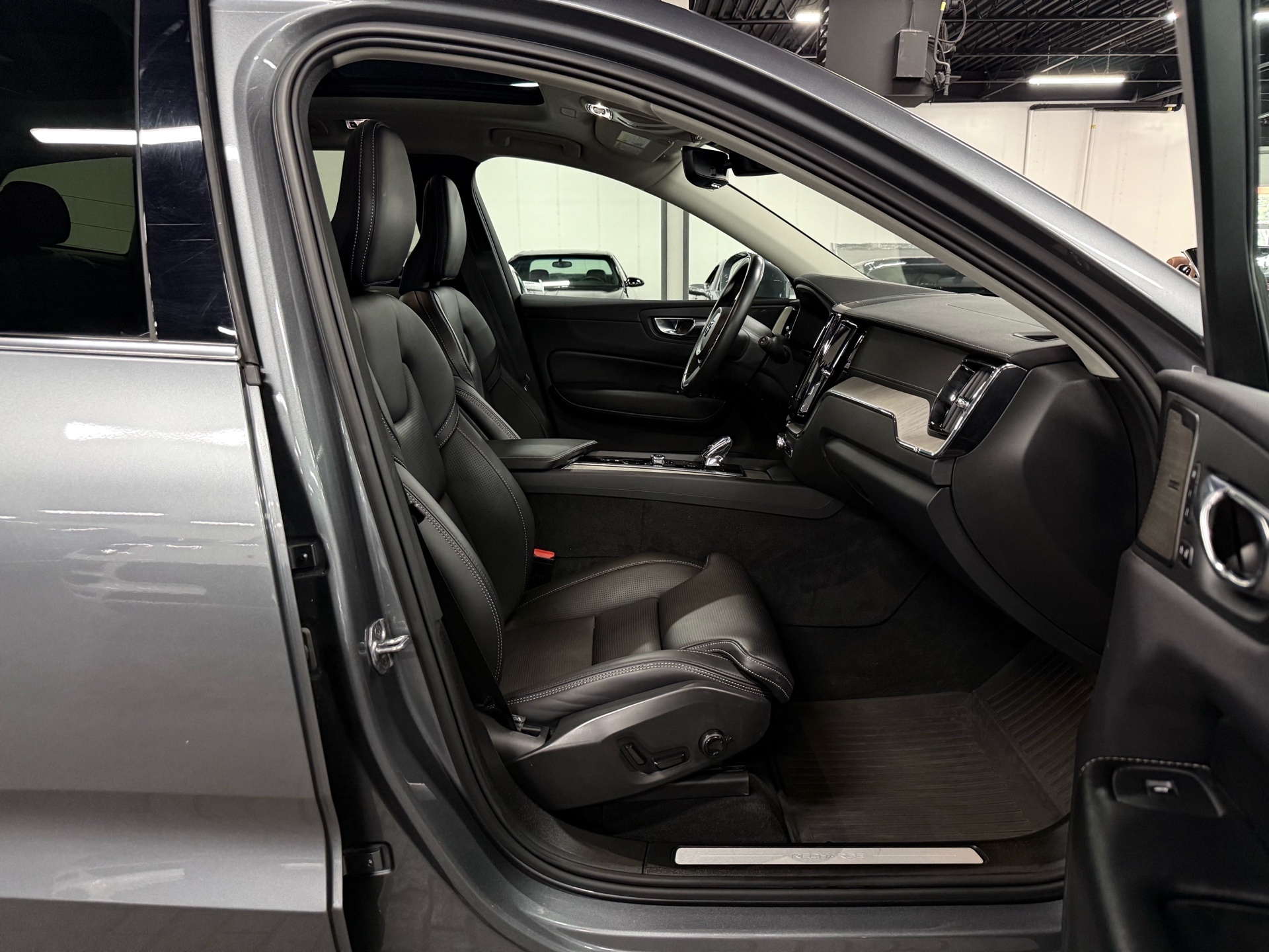 2021 Volvo XC60 Recharge T8 eAWD PHEV Inscription, Toronto, Cash