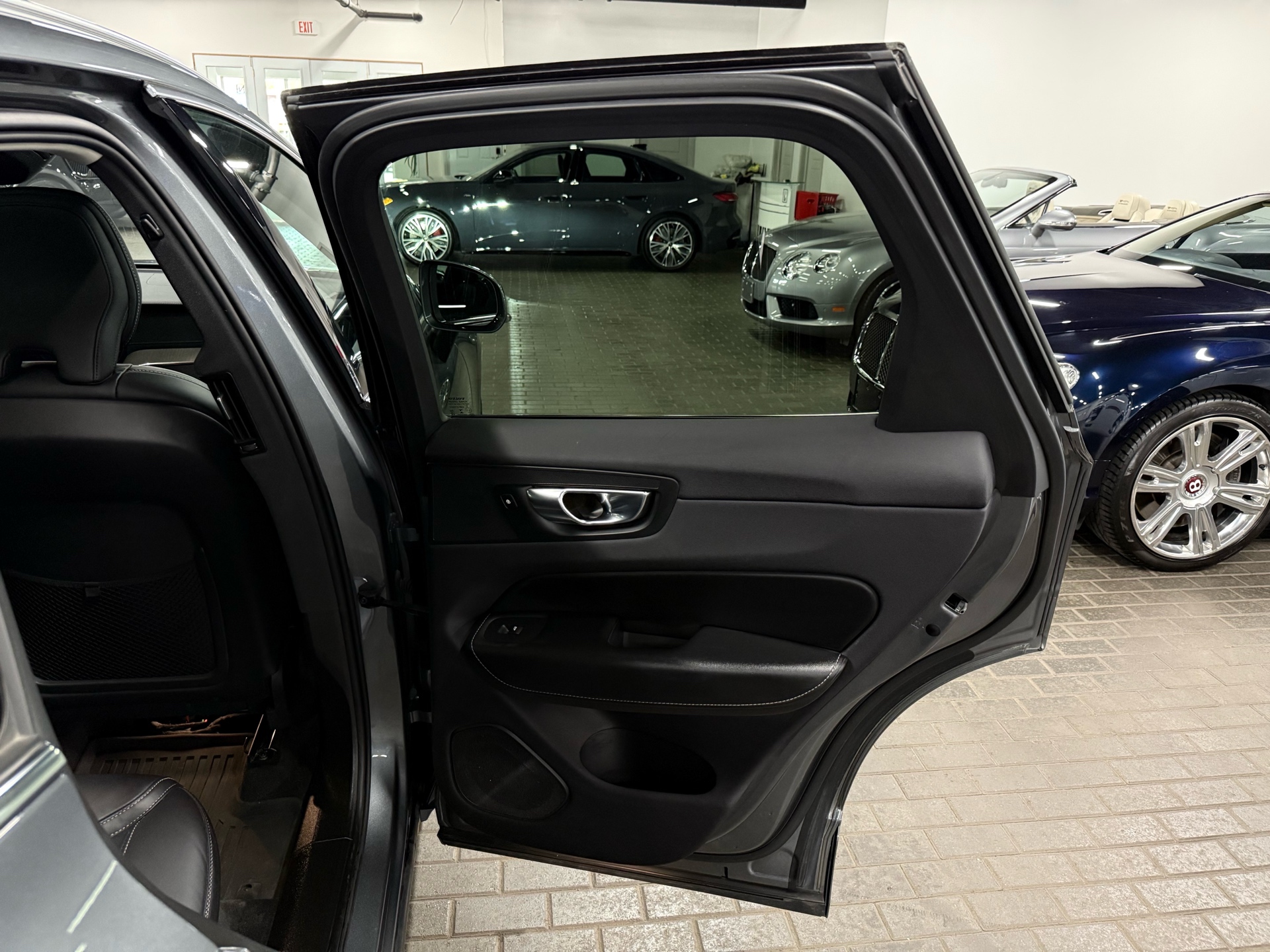 2021 Volvo XC60 Recharge T8 eAWD PHEV Inscription, Toronto, Cash