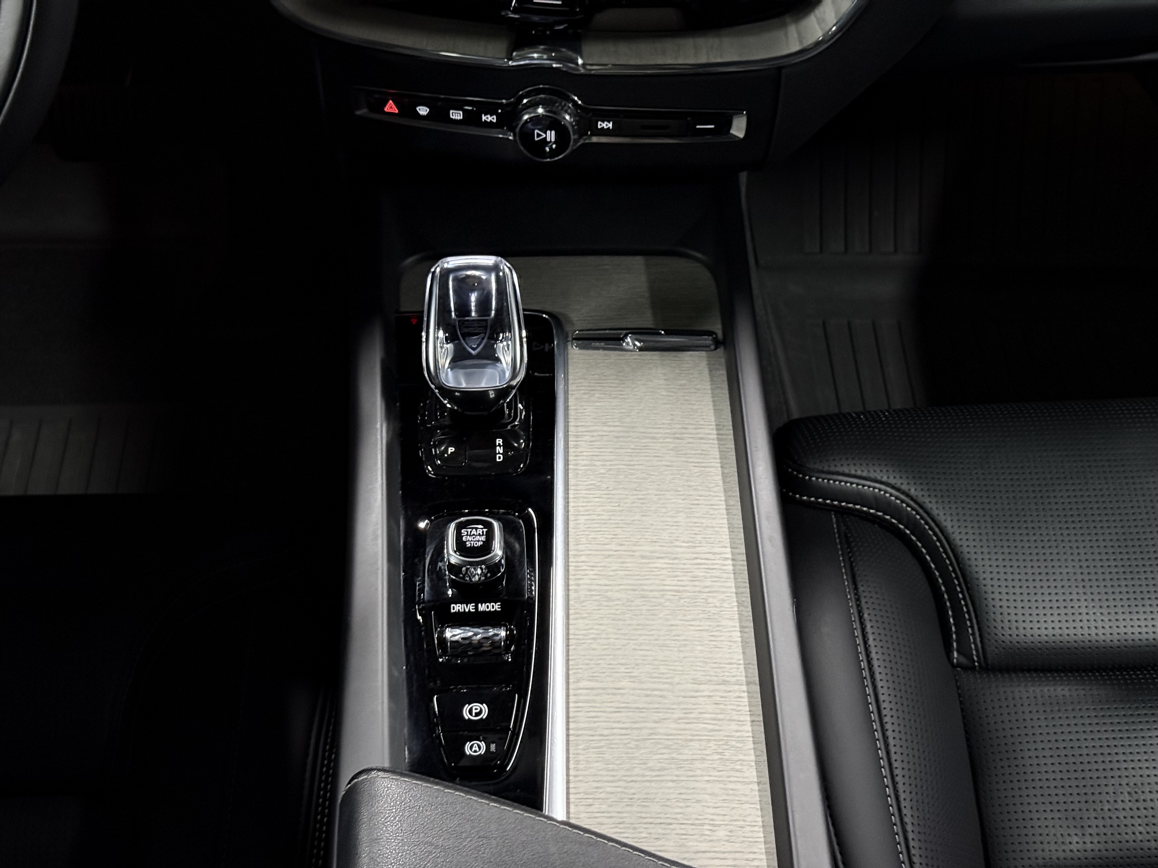 2021 Volvo XC60 Recharge T8 eAWD PHEV Inscription, Toronto, Cash