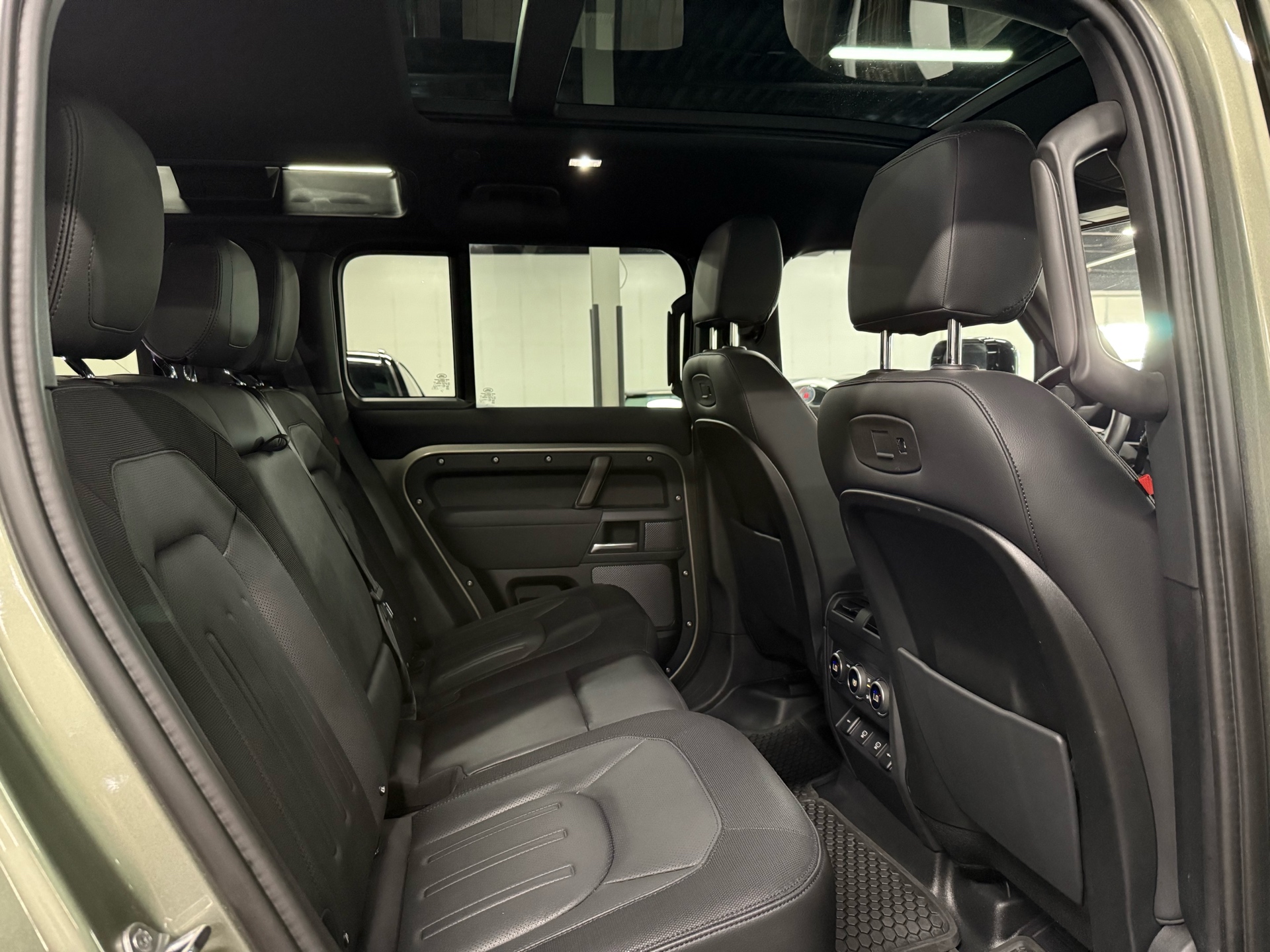 2022 Land Rover Defender 110 X-Dynamic SE AWD, Toronto, Cash