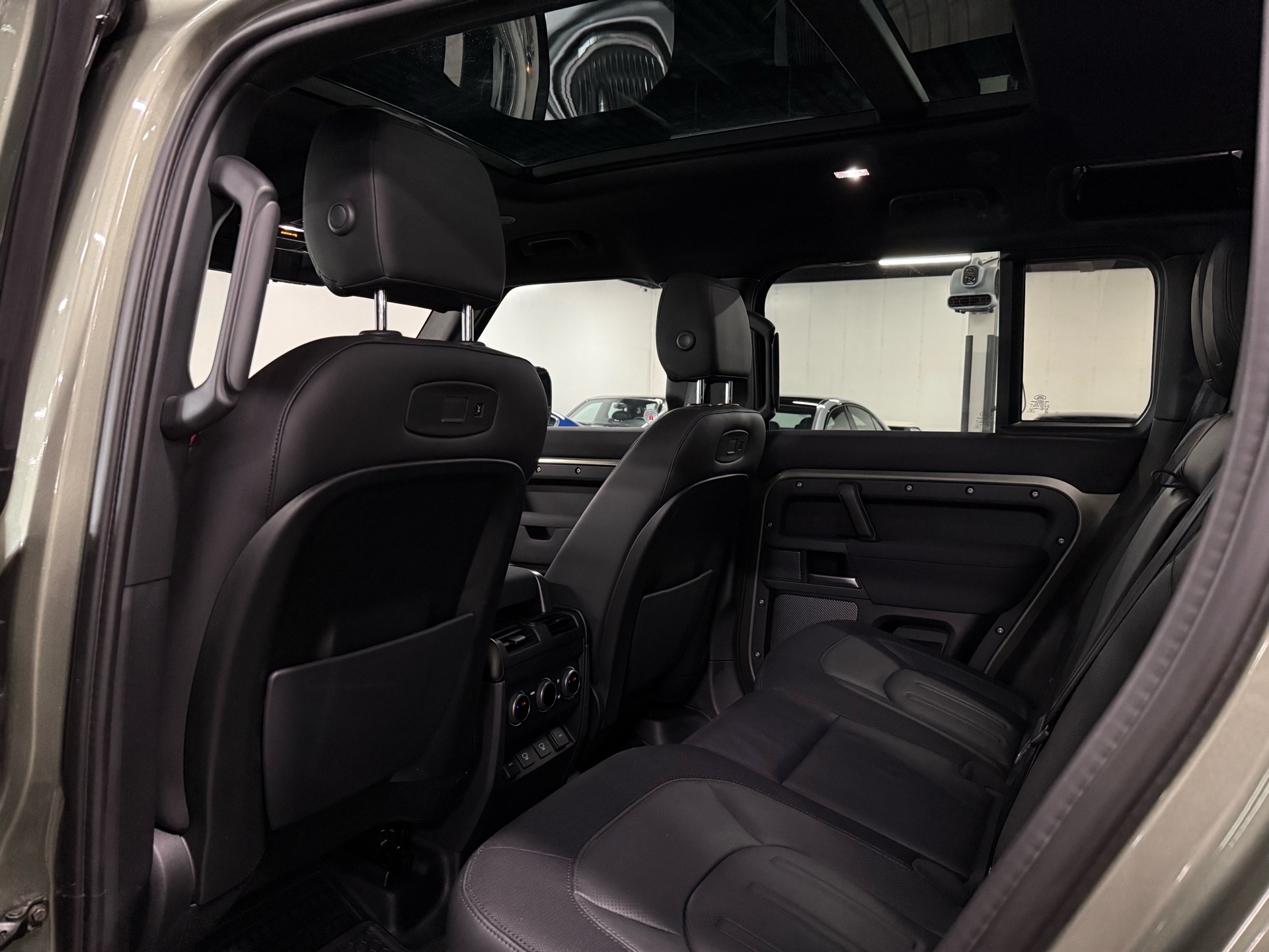 2022 Land Rover Defender 110 X-Dynamic SE AWD, Toronto, Cash